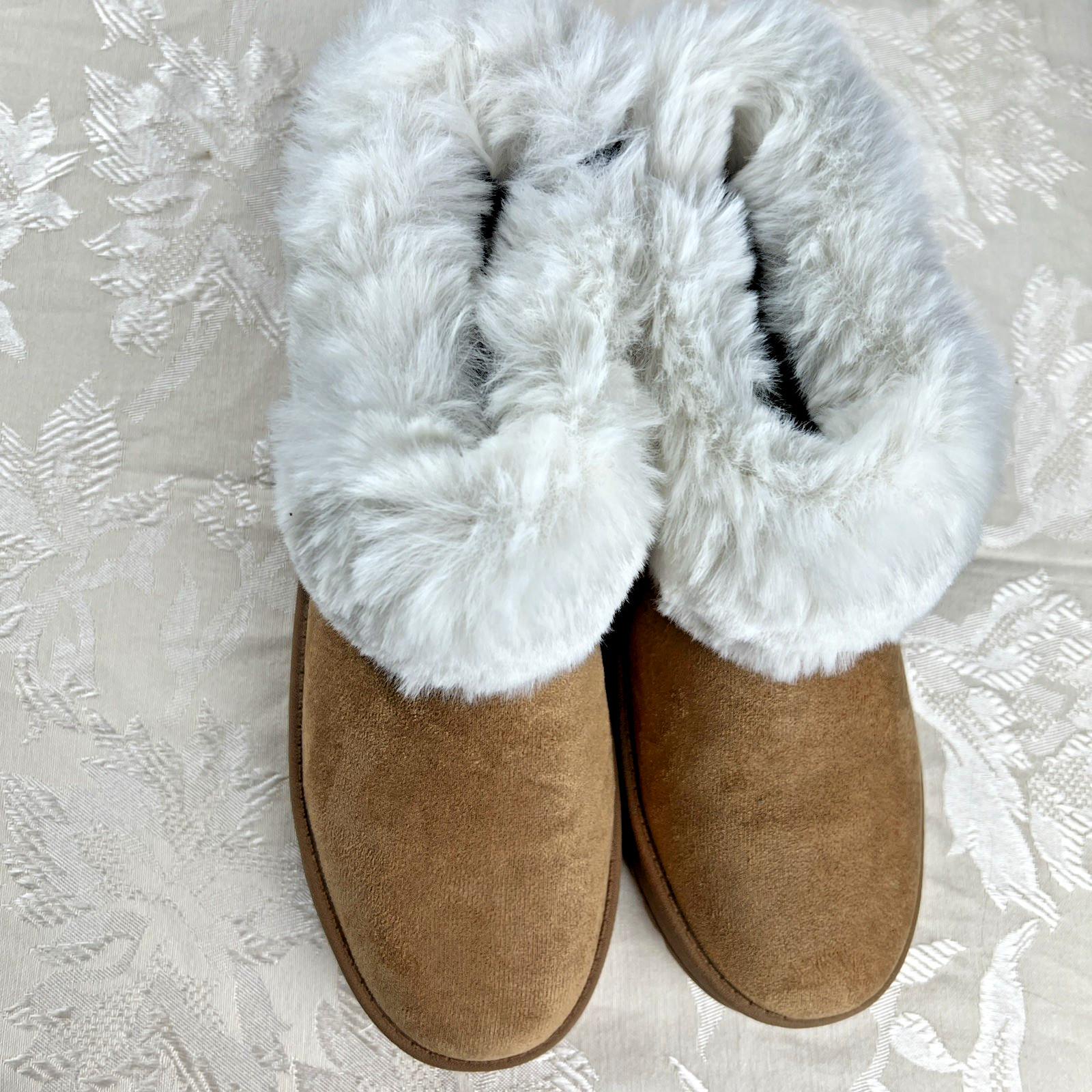 Thereabouts Big Girls/Women Boot Sz 5 Tan Faux Fur Winter Warm Comfy Slip On New