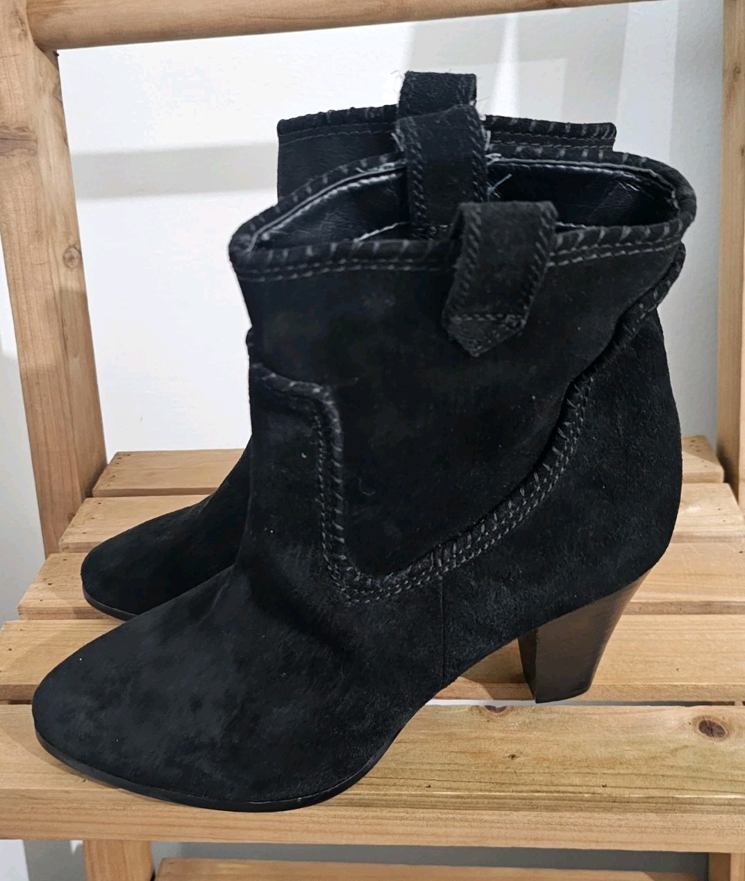 KARL LAGERFELD WOMEN BOOTS SIZE 10