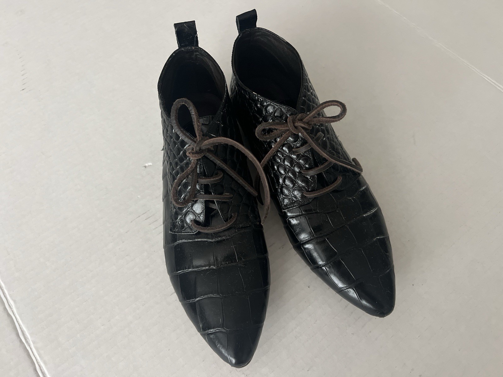 Beatriz Furest black crocodile-embossed leather lace-up ankle Women boots Size 7