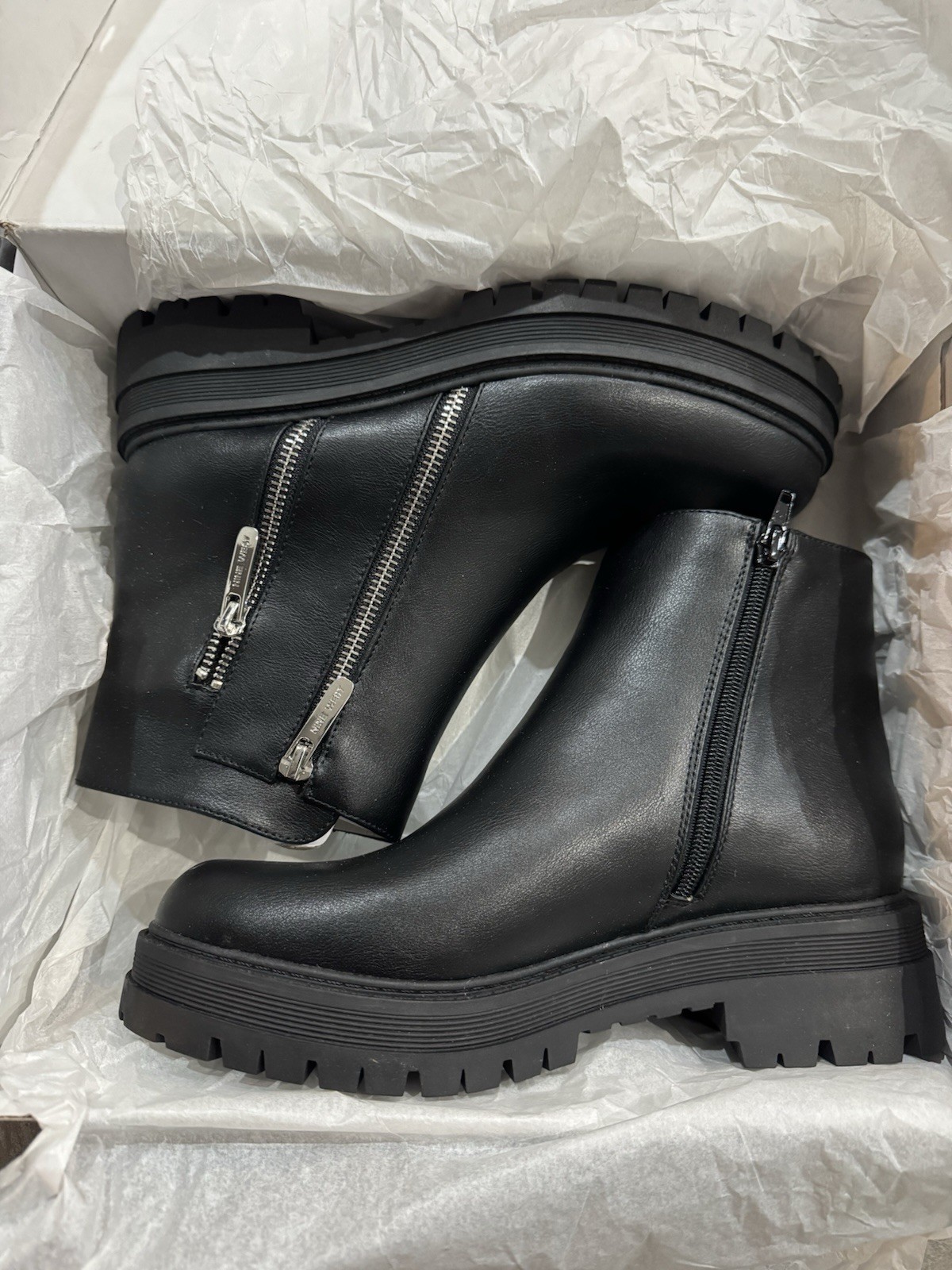 New Nine West pulls lug sole booties Women Boots Black Size 8 M