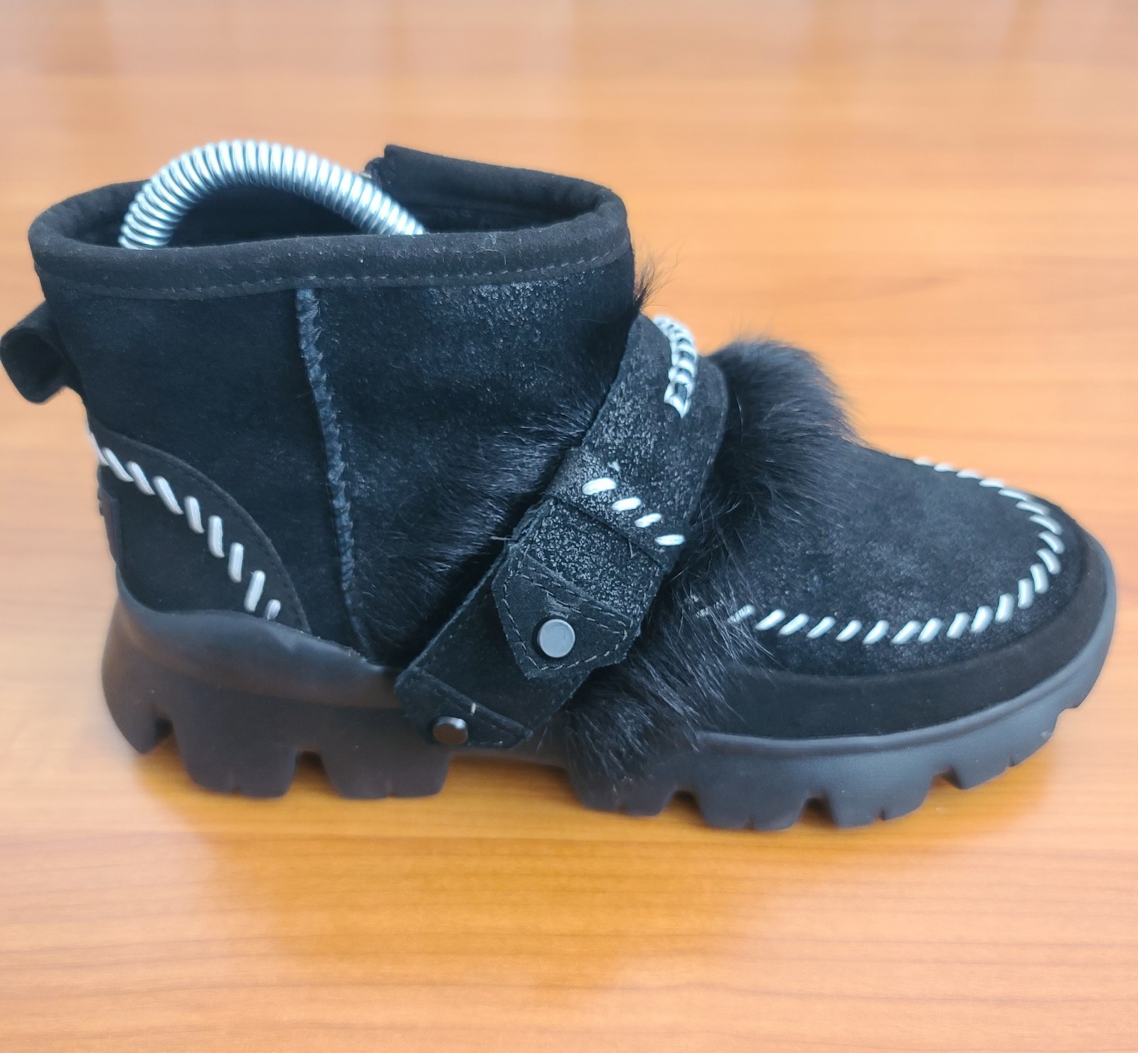 UGG Fluff Punk Women’s Ankle Boot Black Shearling Sneakers US 5