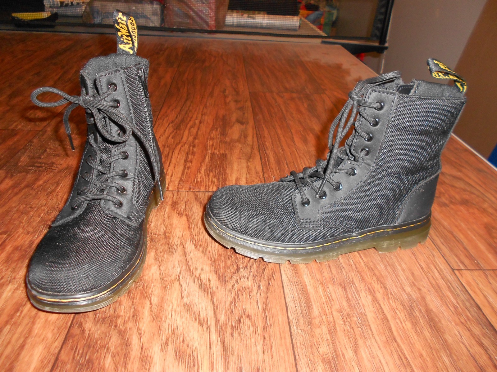 Doc Martens girls boots size 3 black 34 EU MINT cond