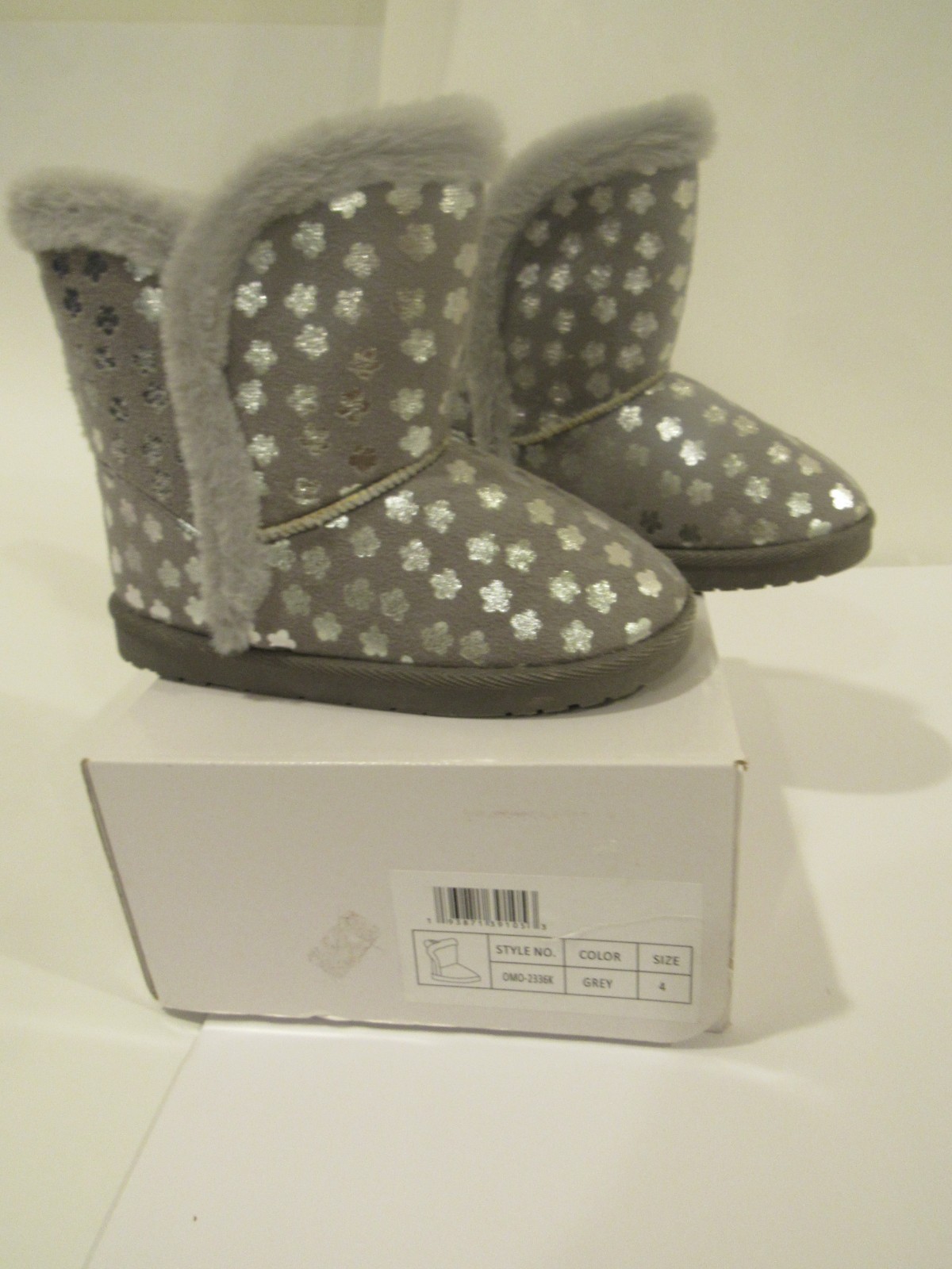 NEW GIRLS’ UG STYLE WINTER BOOTS BY OLIVIA MILLER SIZE 4 ($14)
