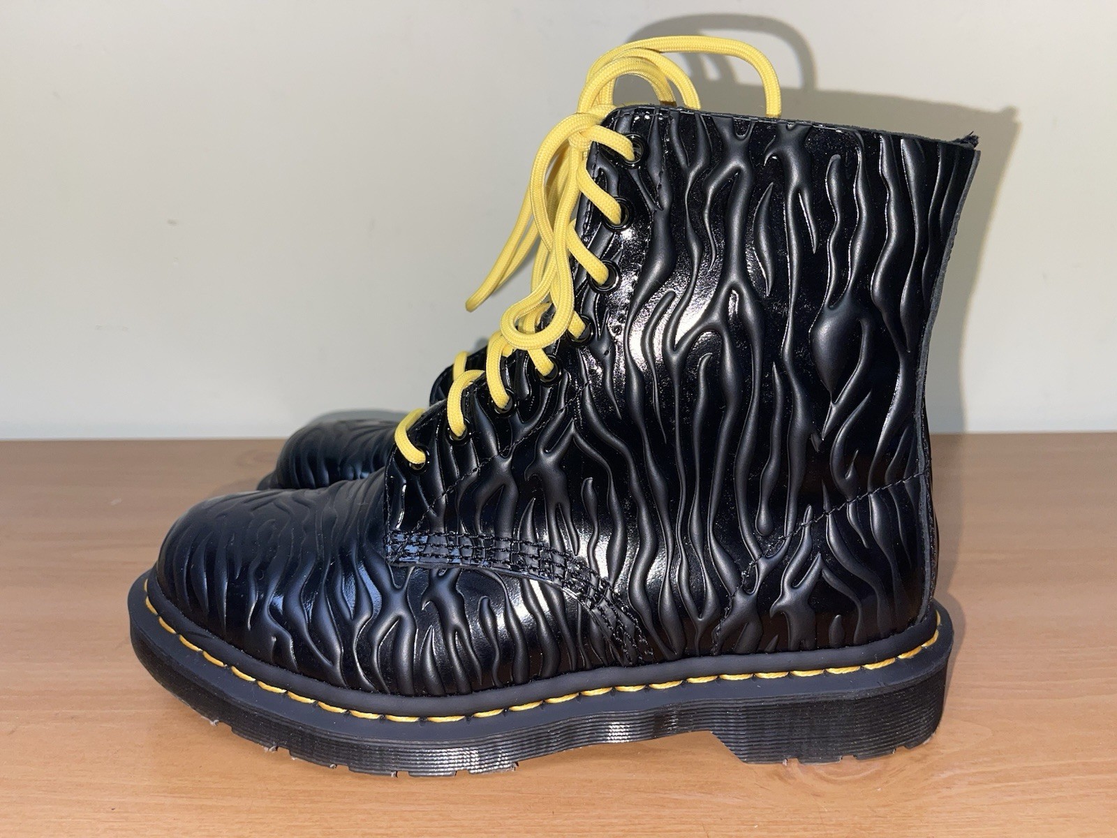 Dr Martens 1460 Pascal Zebra Embossed Ankle Women Boots Sz 8
