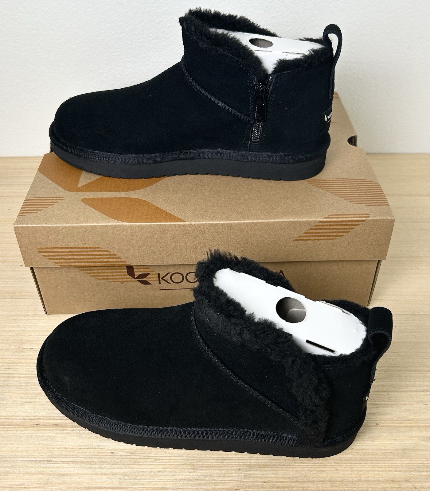 NEW Koolaburra by UGG Koola Ultra Mini Girls Winter Boots Size 5 Black- NIB