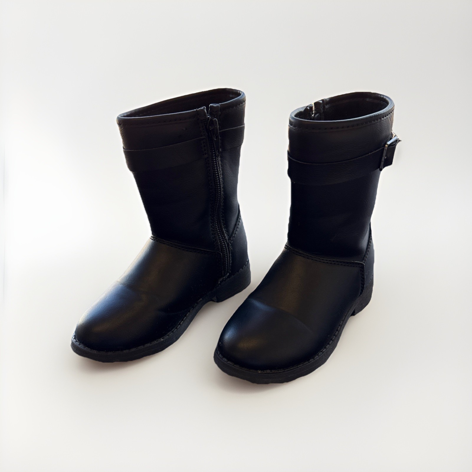 Little girls winter boots Carters Brand size 8 medium