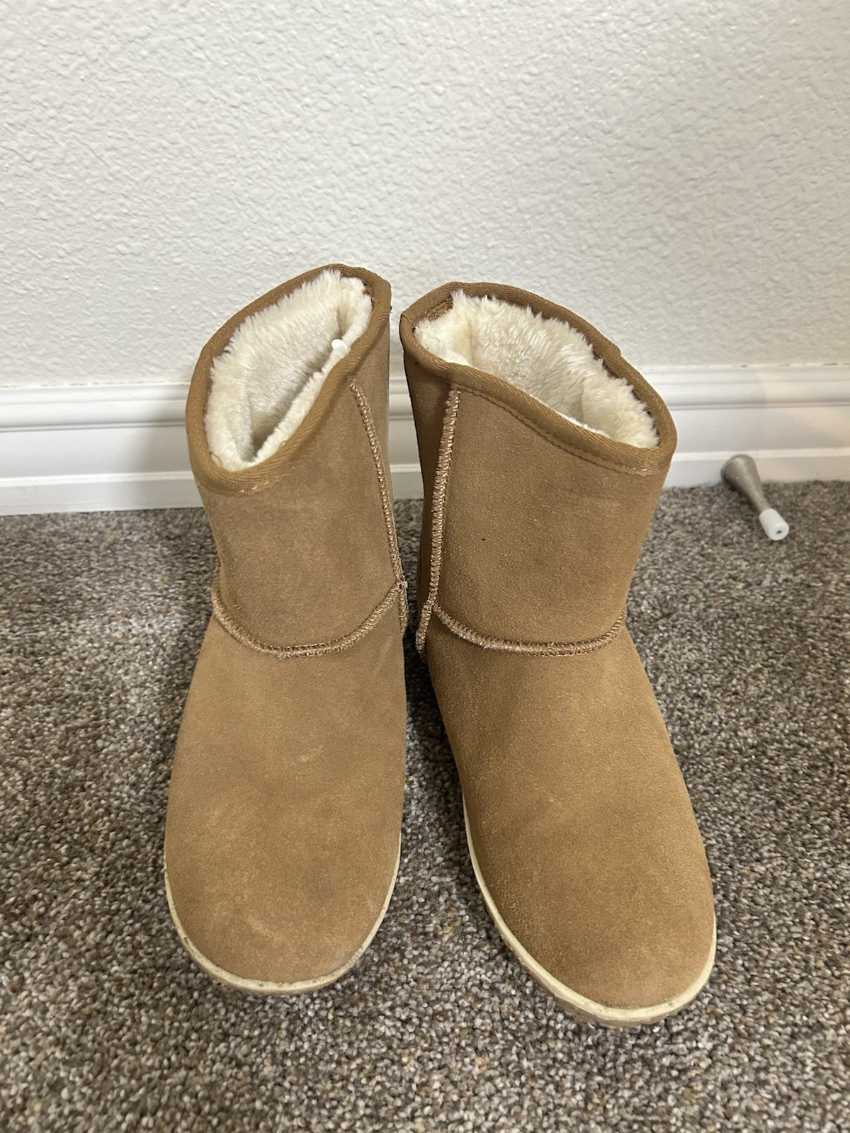 Women Winter Boots Minnetonka Size 9 Camel Color Warm And Cozy
