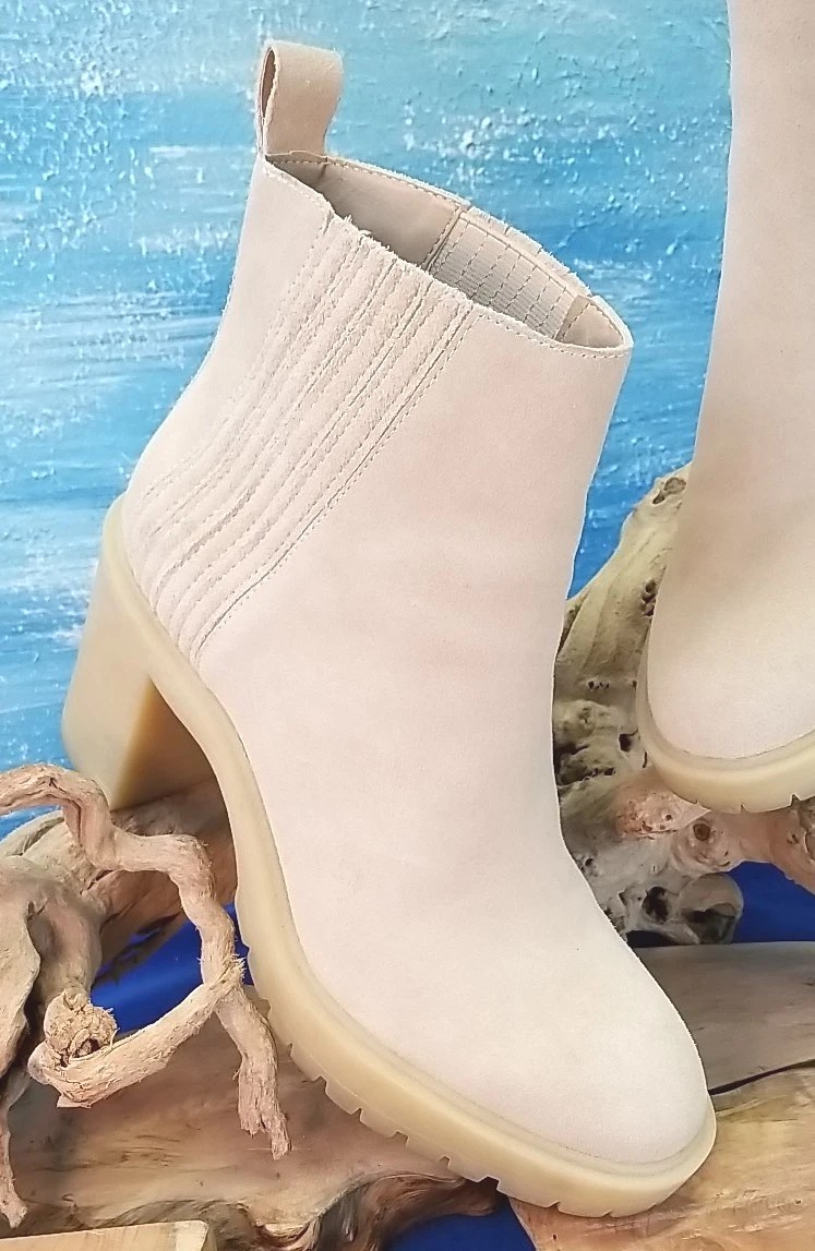 Dolce Vita Celia Boots 11M Beige Suede Pull On Block Heel Ankle Bootie Shoes EXC