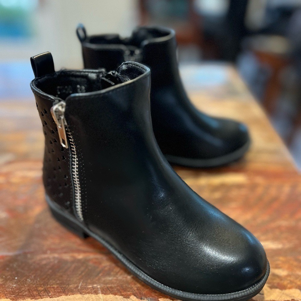 New Girls Black Ankle Boots Zipper Star Accents Cute Fashion Boots Toddler 10