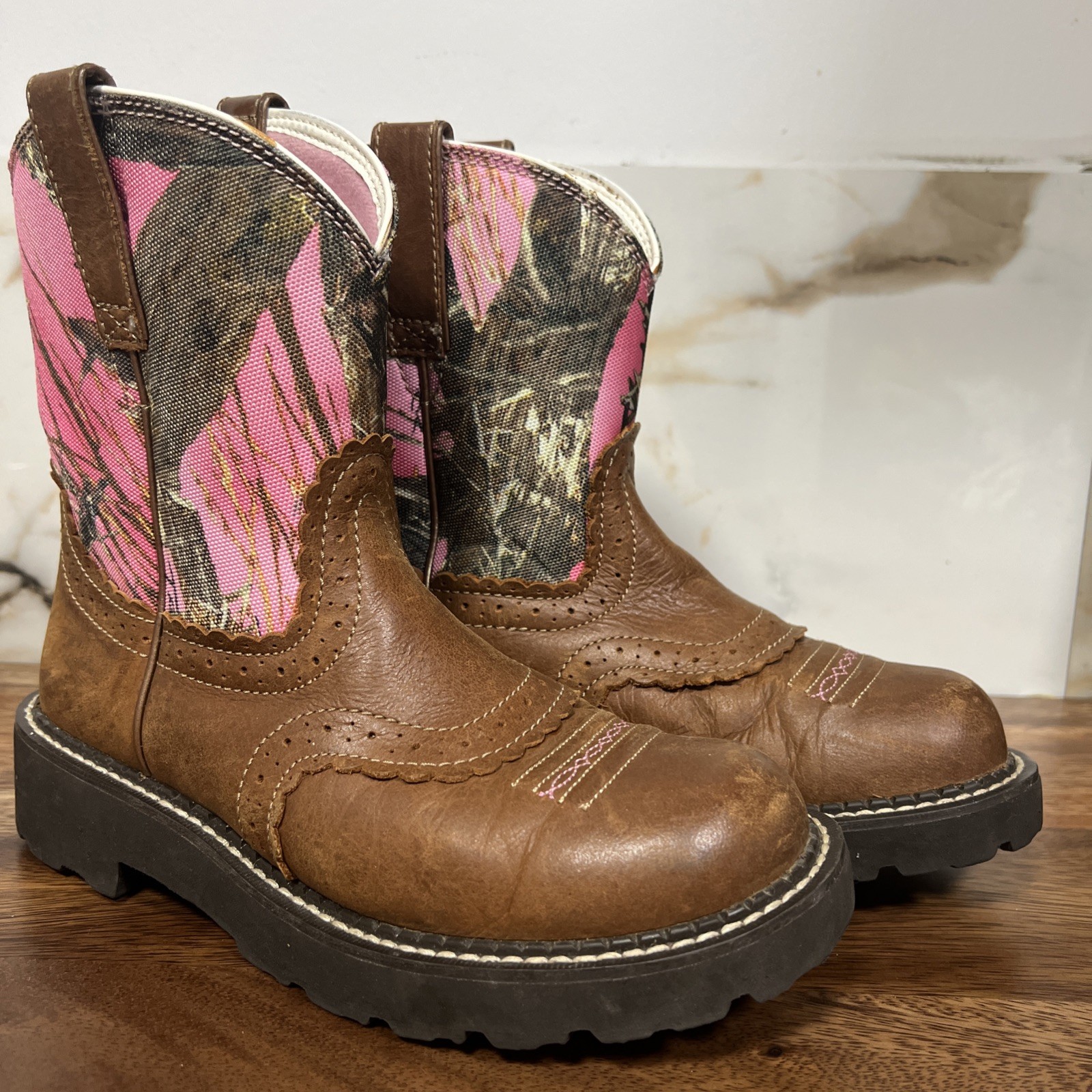 ARIAT women boots  leather cowboy cowgirl western pink camo round toe 7B