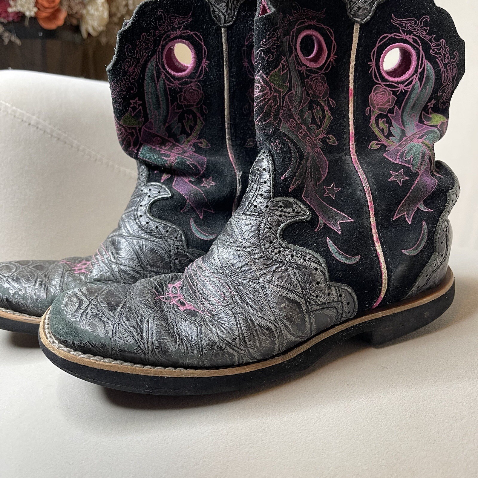 ARIAT Girl’s Rocker Tattoo Love Fray Square Toe Leather Boots Sz 13.5