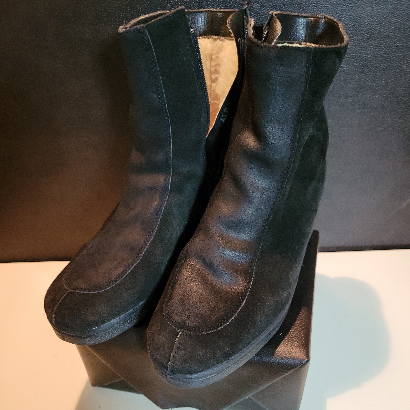 ALBA SZ 7.5″BLACK SUEDE LEATHER  ZIP ANKLE WOMEN BOOTS Pre-owned
