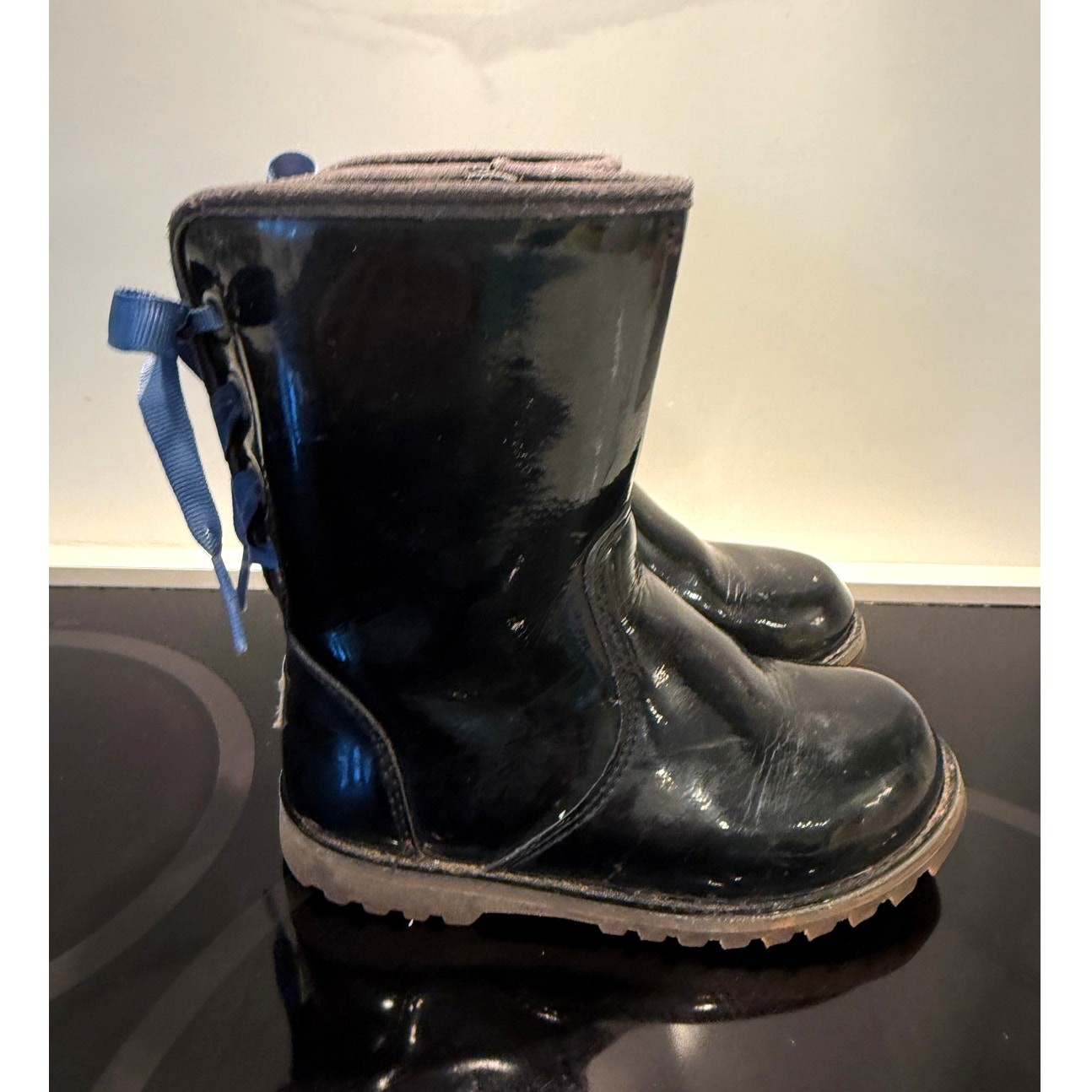UGG Australia Girls Corene Patent Leather Boots Black Blue Laces Size 9