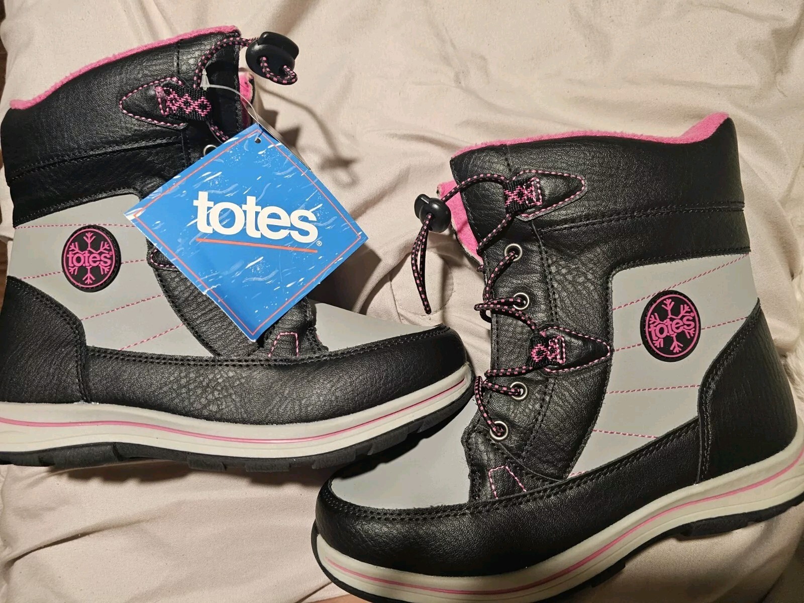 NEW SLIP ON Totes Girls’ Winter Boots Size 4 Med Kids Snow  black pink insulated