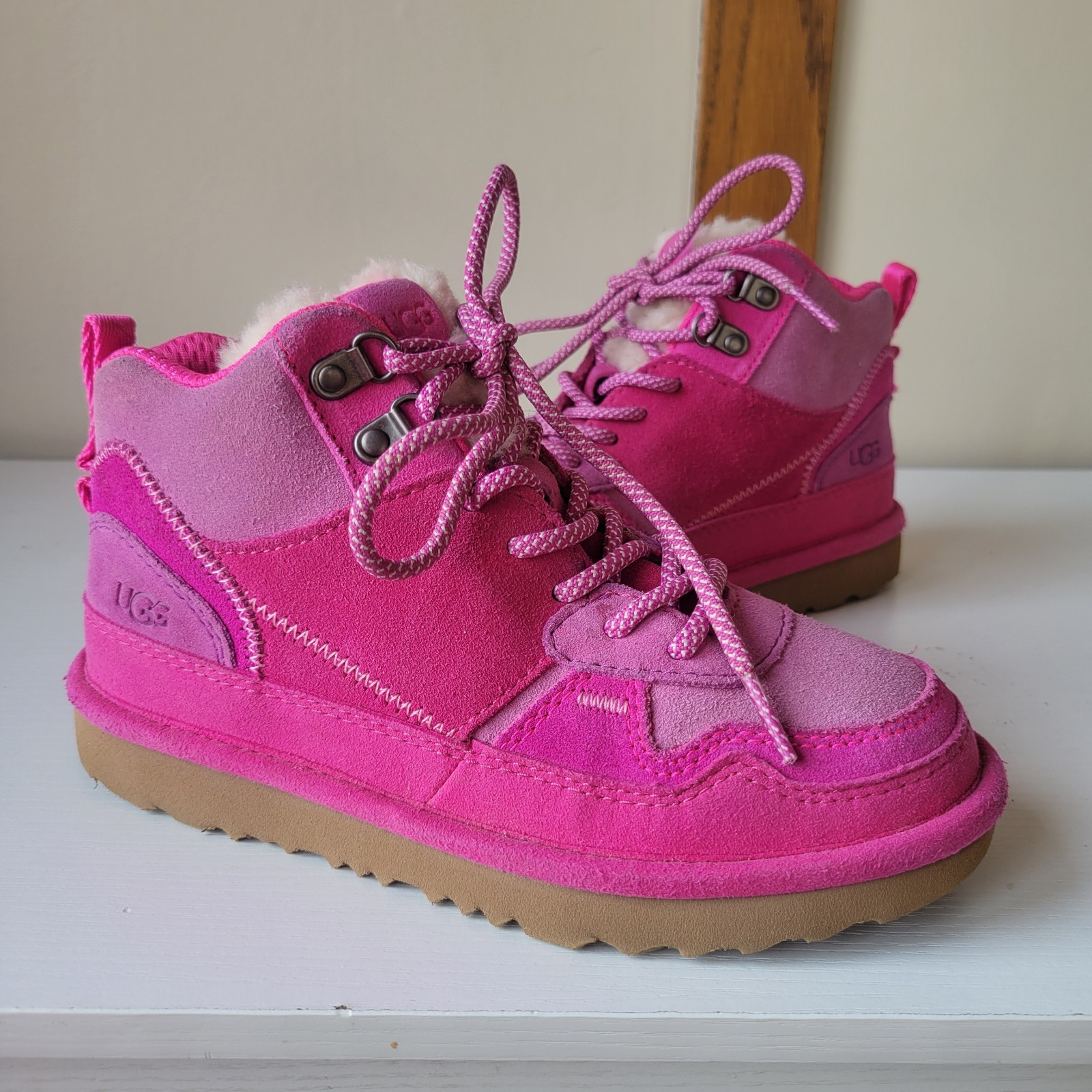 UGG Big Kids’ Highland HiTop Heritage Boots Pink Size 2 Youth