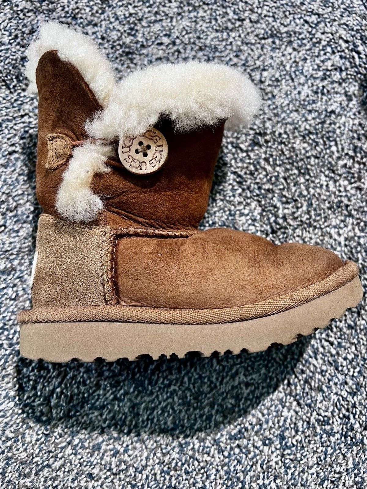 UGG GIRLS BOOTS SIZE 8 TODDLER CHESTNUT SHEARLING WOOL BUTTONS