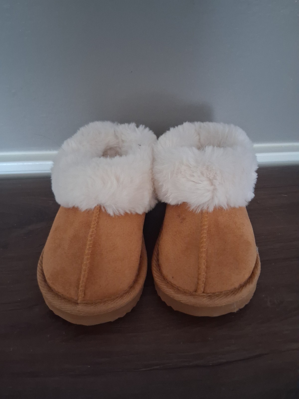 Wondernation size 7-8 girls boots- beige never worn!! Super clean – for girls –