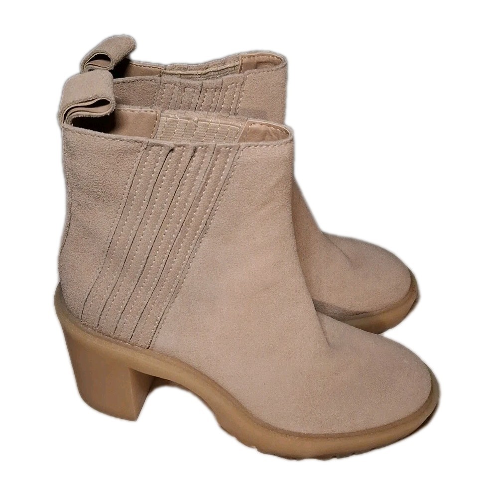 Dolce Vita Celia Women Boots 8M Beige Suede PullOn Block Heel Ankle Bootie Shoes