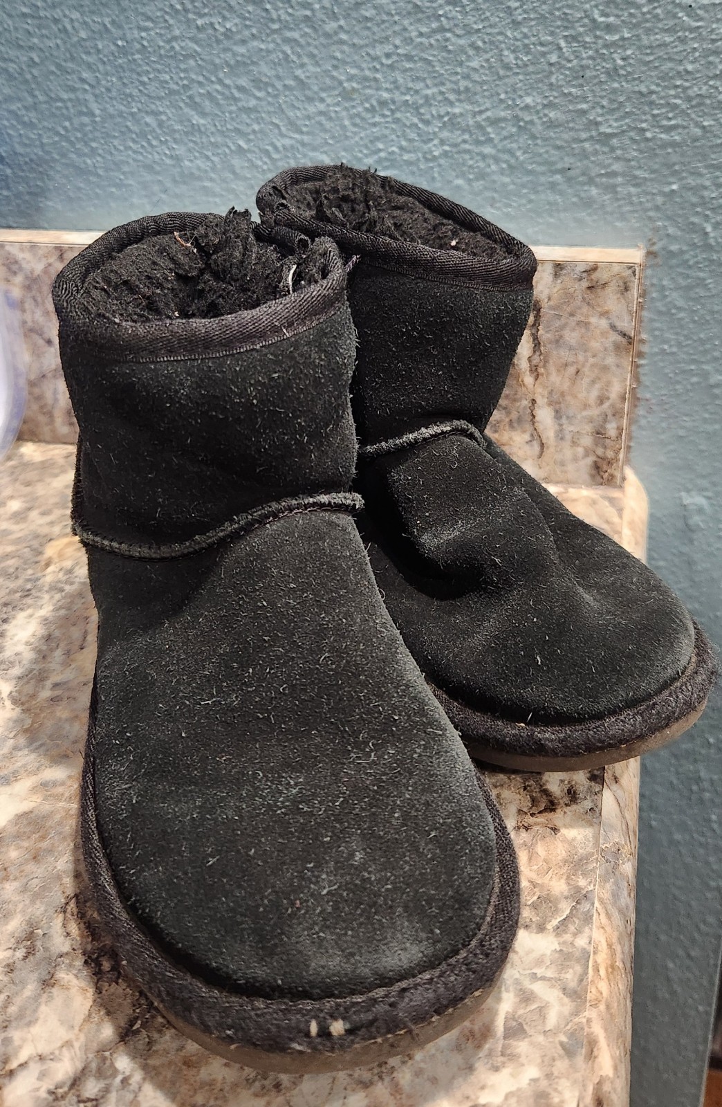 Koolaburra By UGG Girls Boots Size 13 Black Suede Mini Short Black Suede Fur