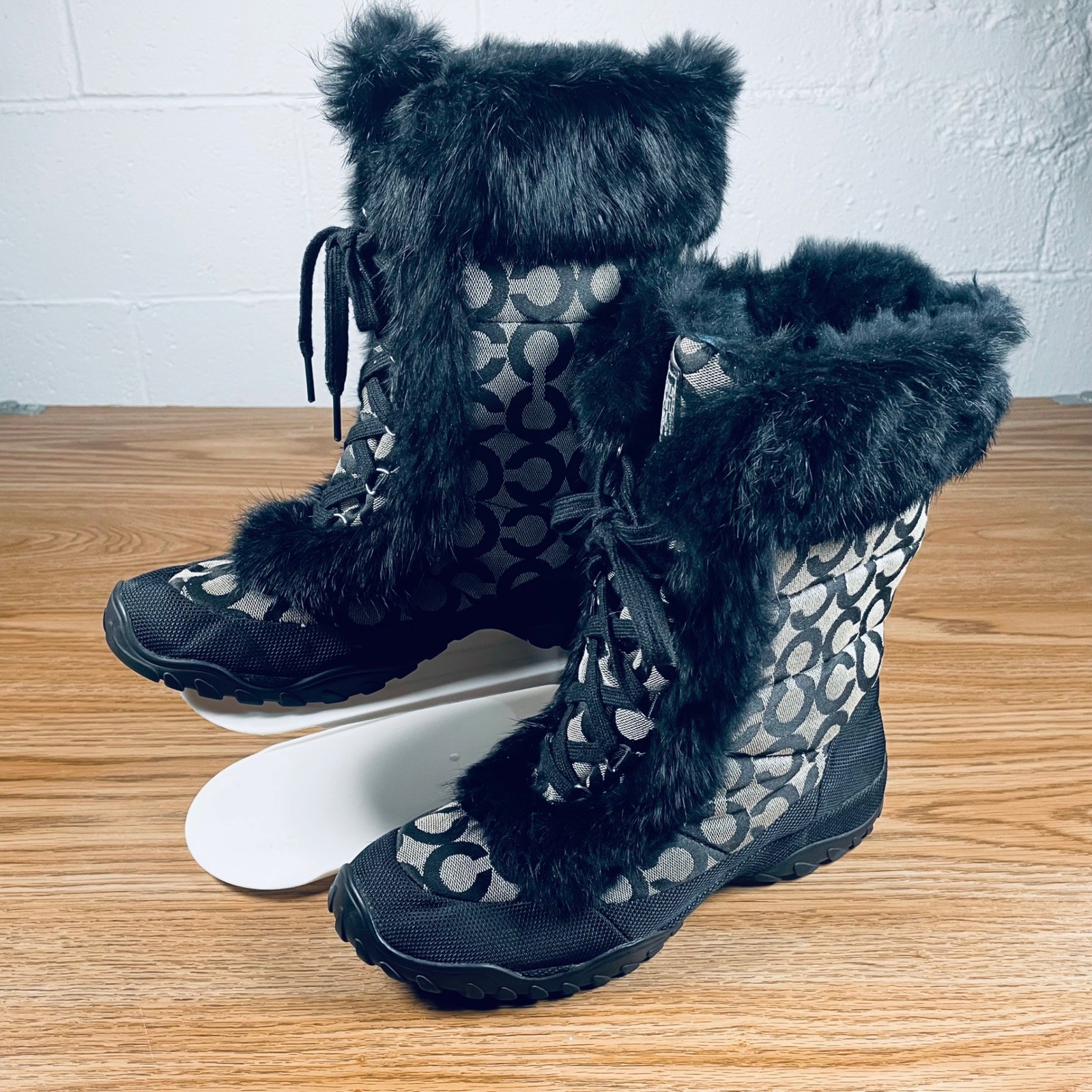 Coach Women Winter Snow Boots Signature Monogram Faux Fur Size 10B Lace Up