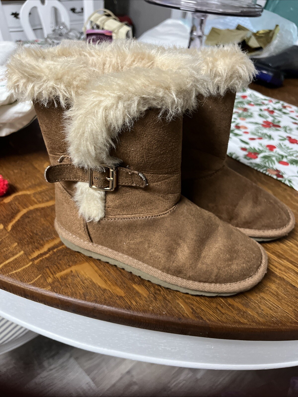 Girls (THE CHILDREN’s Place )brown suede like Boots size 2 -Is Nice And Clean