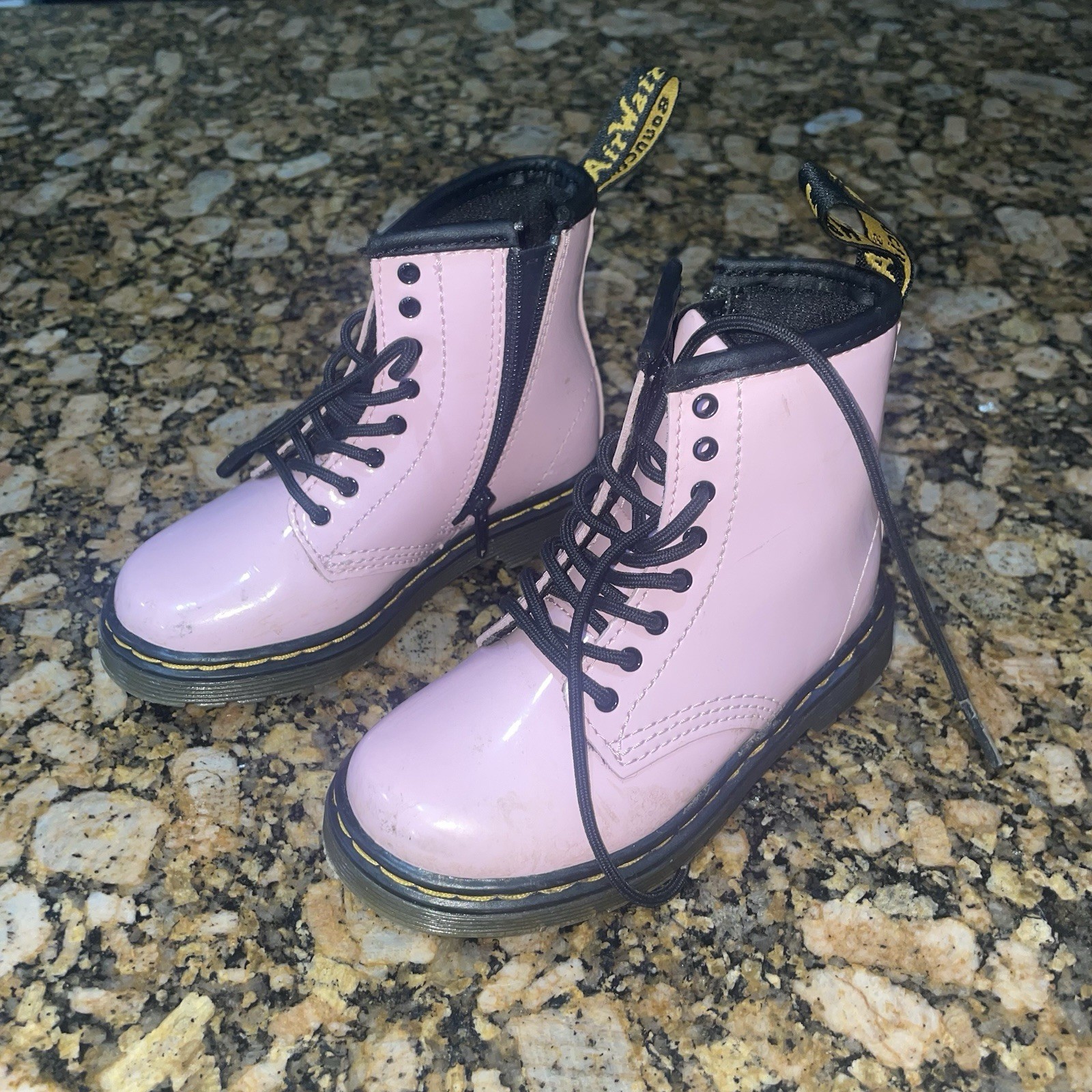 Dr Martens Girls Boots Shoes size US 6 Youth PINK Air Wait JY004 1460T