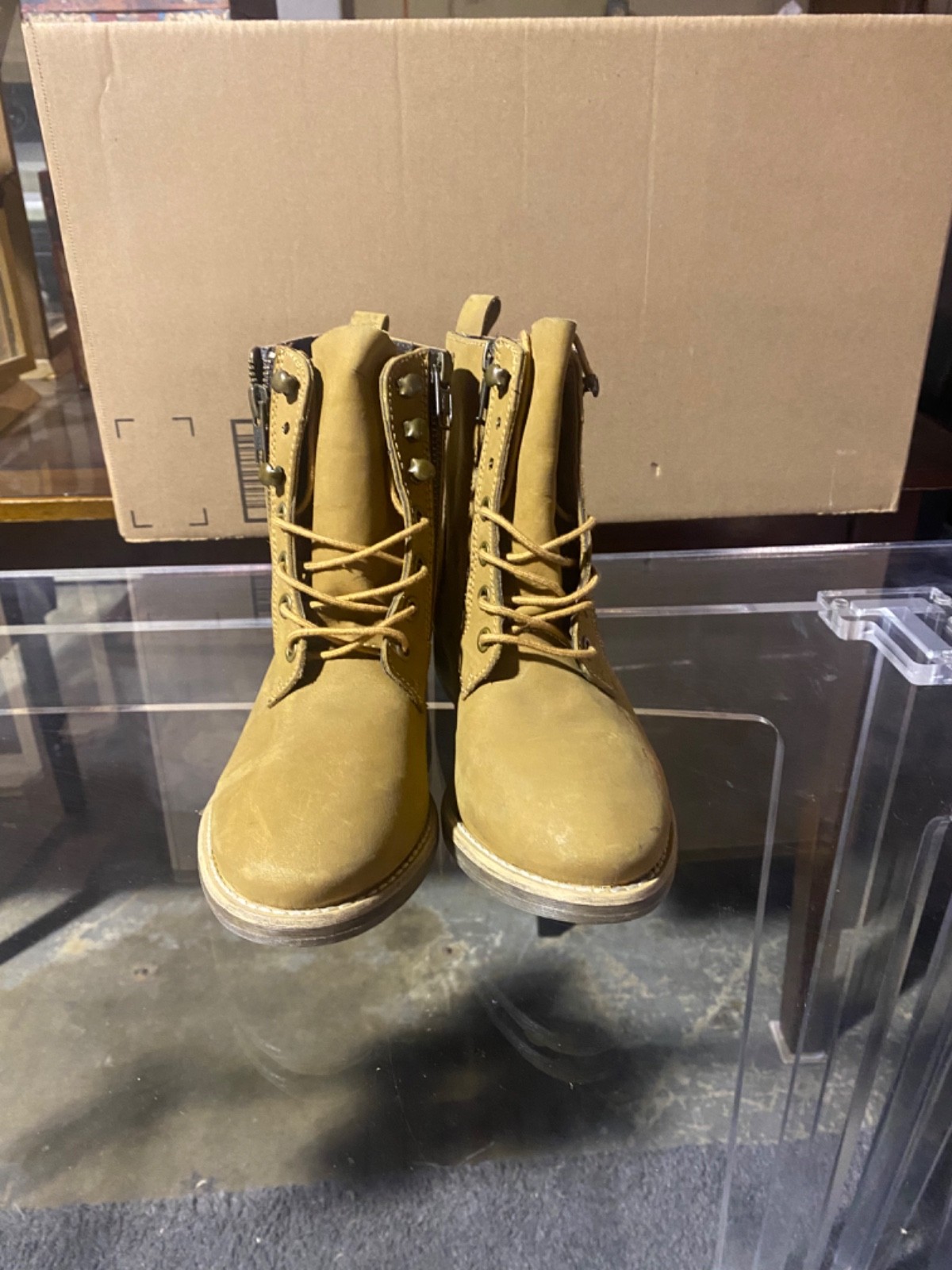 Diva wheat women boots size 6