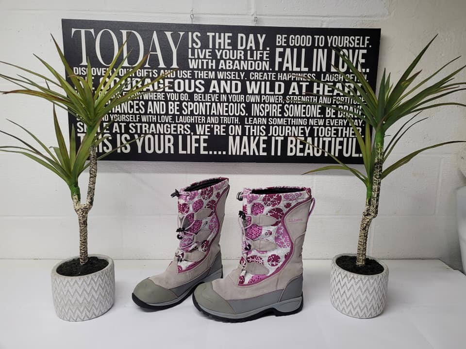 L.L.Bean waterproof youth girls boots size 6 / r4 t57