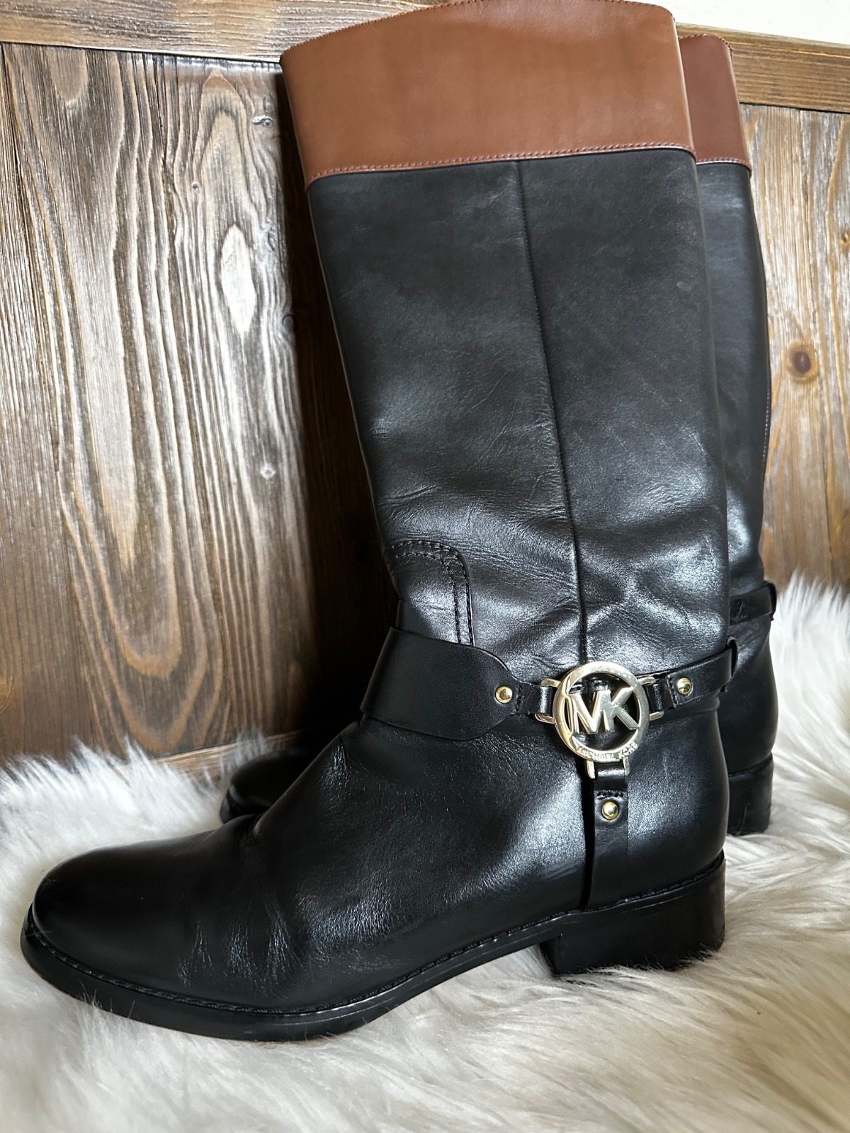 michael kors women boots size 9, black/ brown with logo on side