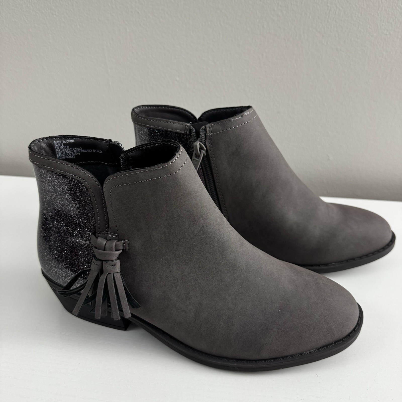 Serra Girls Boots Brown with Pink Sparkles in Back and Tassles Size 5