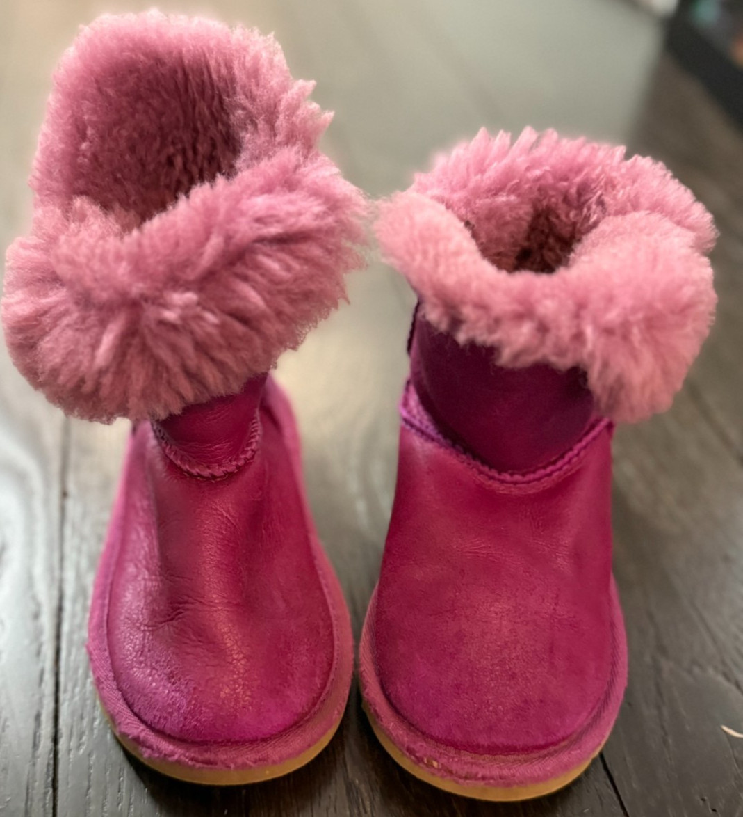 Ugg pink/magenta/purple girls boots size 9 bailey button sparkle