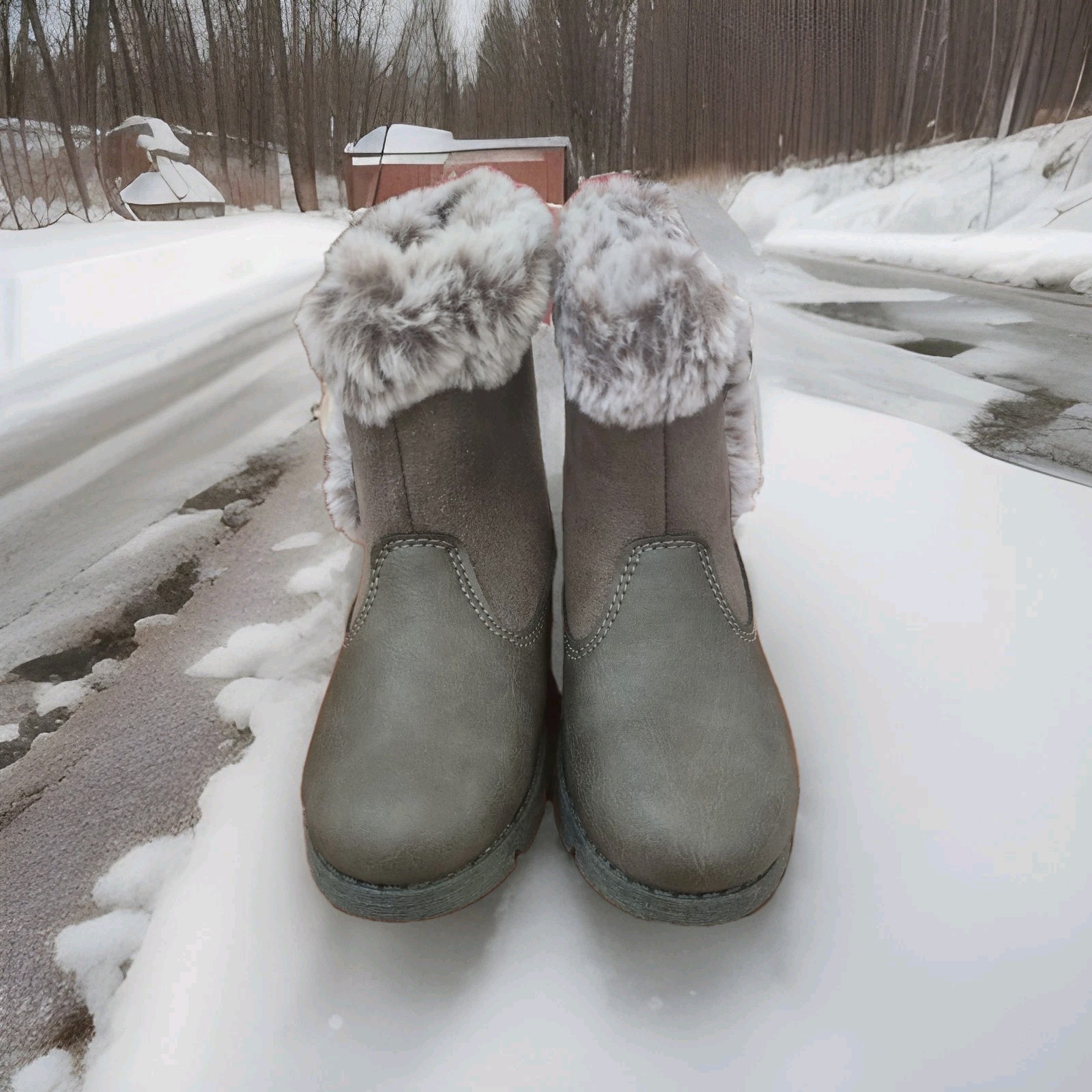 OshKosh B’Gosh Siberian Girls Fashion Boots Size 8T New in BOX! MSRP 50.00
