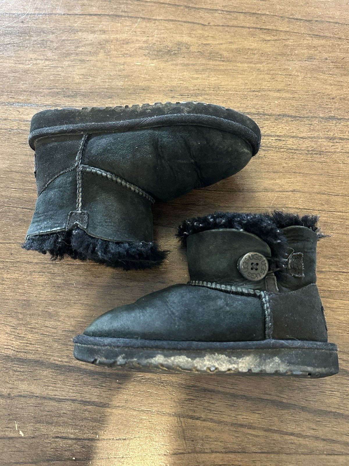 UGG Australia Bailey Button Boots Kids Size 11 Black Shearling Lined