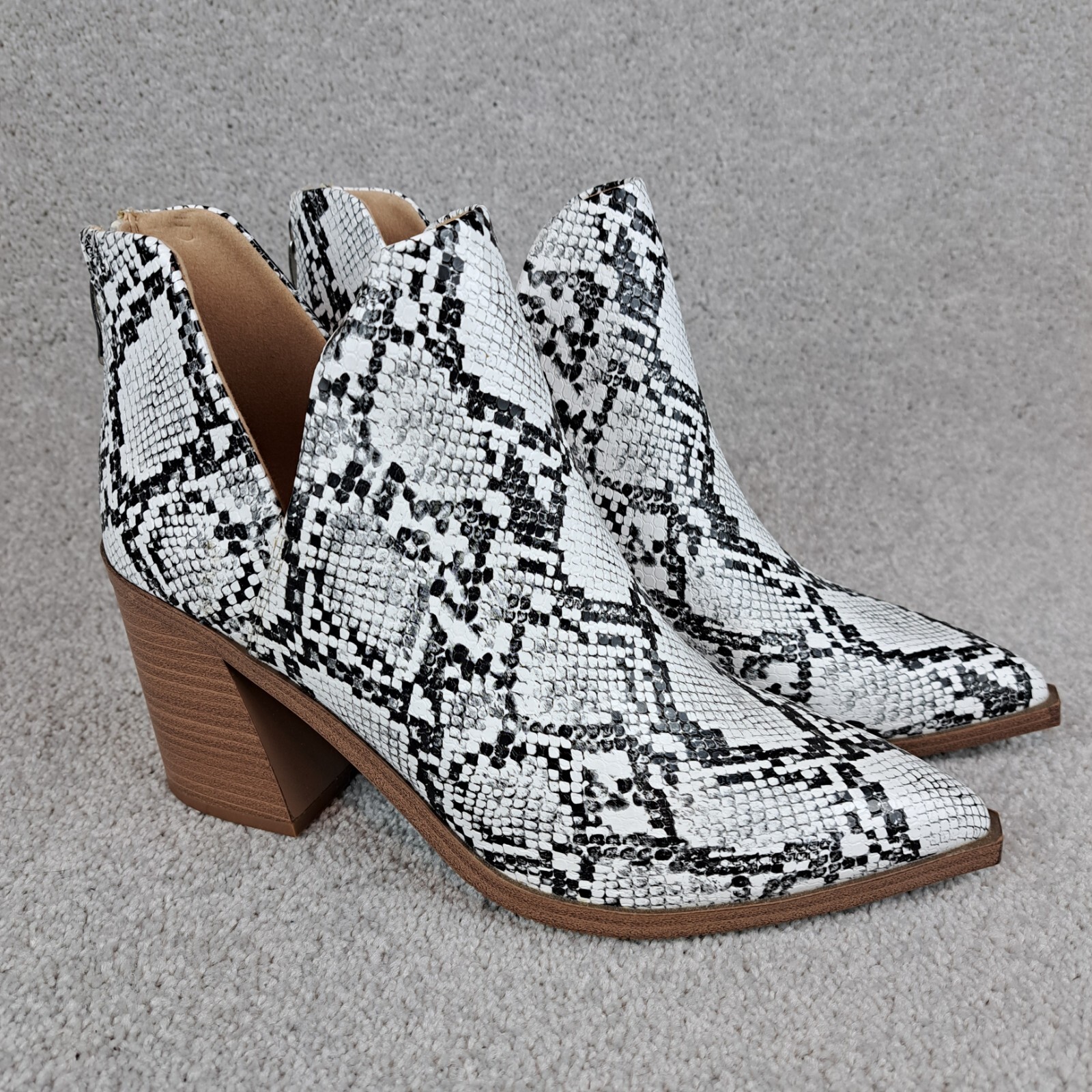 Women Boots 10 Hip Festival Snakeskin Pointed Toe Shoes Block Heel Ankle Funky