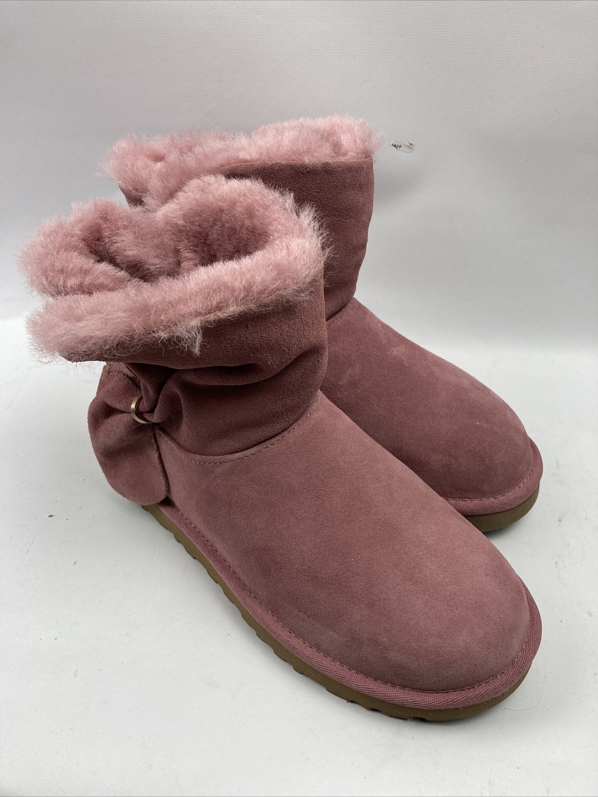 UGG AUSTRALIA WOMEN BOOTS SIZE. 7