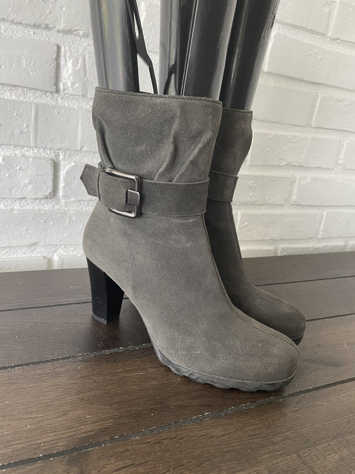 La Canadienne 24305 Gray Suede Buckle Heel Zip Ankle Women Boots Sz 6.5 M