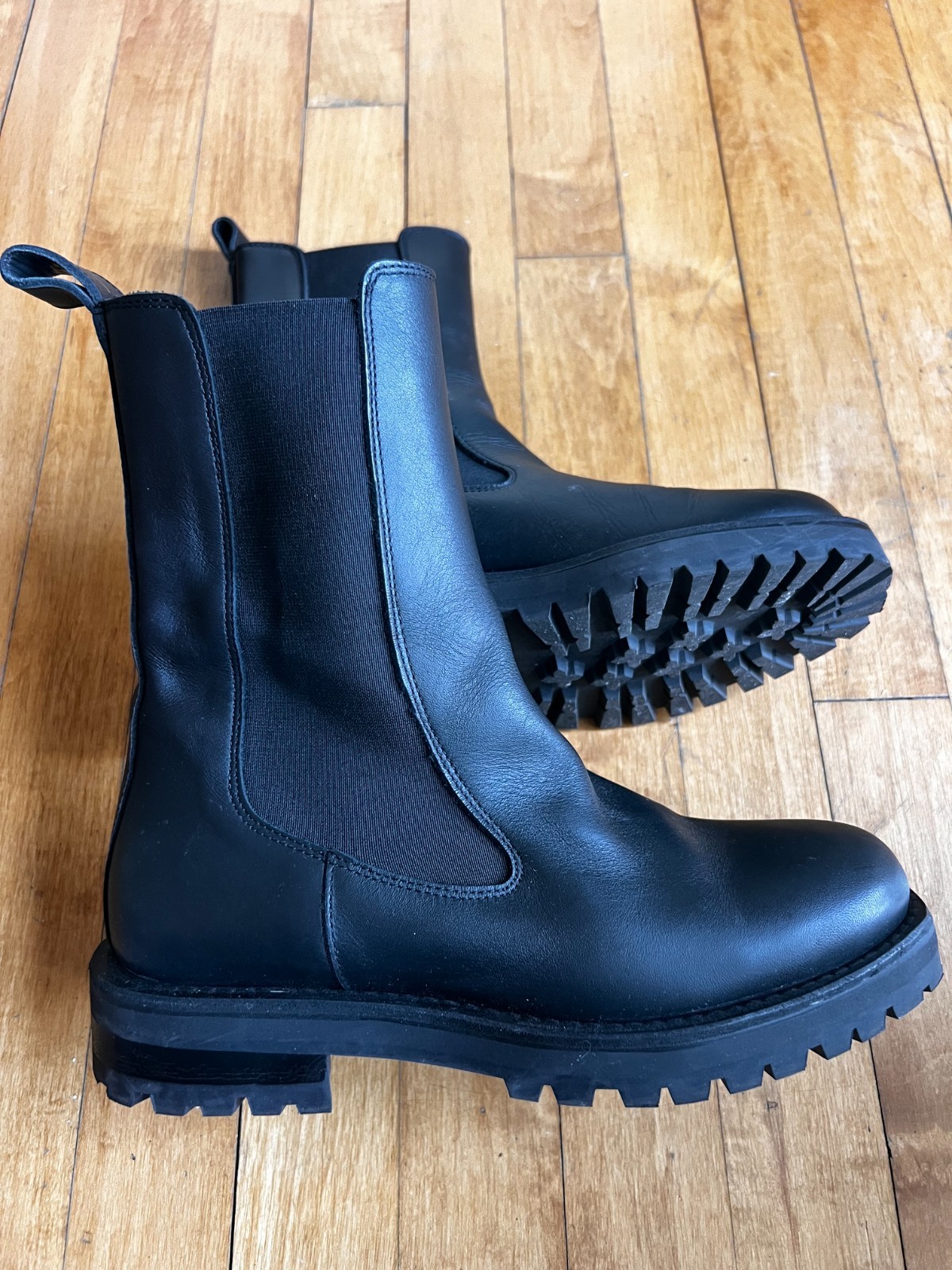 & other stories Chelsea women Boots, Size 38/ 8, Color Black – no box
