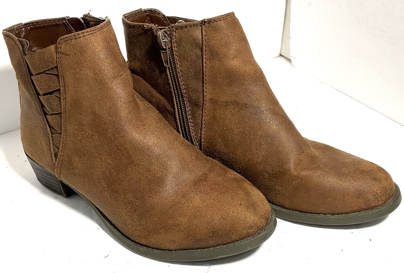 Carlos Girls Boots Size 6M side Zippers Brown – light suede -Used -Rough Look GC