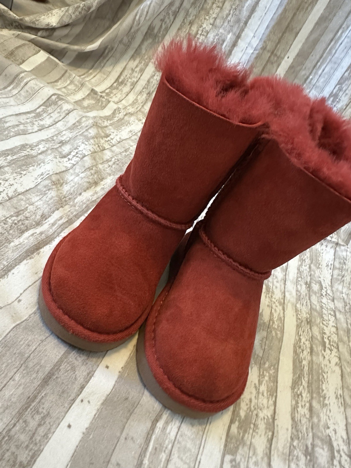 UGG Bailey Bow II Boots Kids Girls Red Suede Sheepskin Winter Size 7 Youth