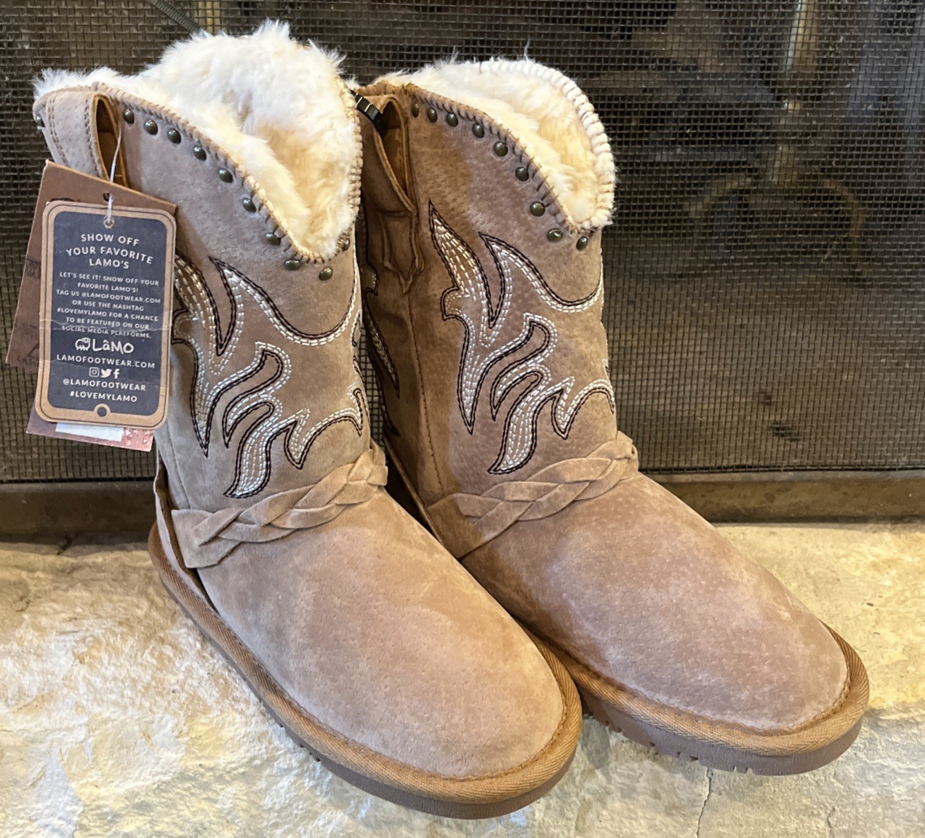 Wrangler LAMO “Neverwet” Girls  Boots Sz 13 Suede Faux Fur Lined NWT