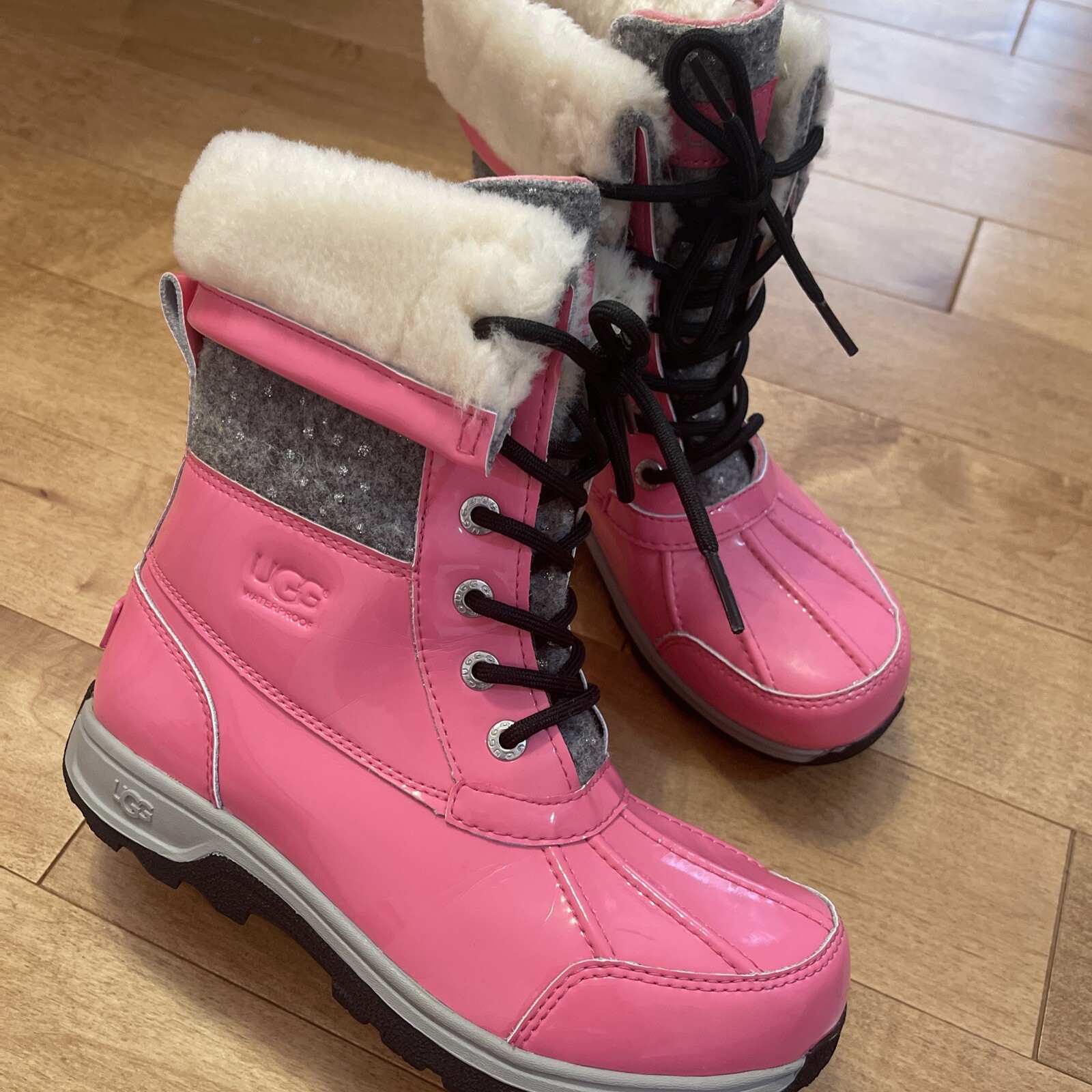 EUC UGG Girls BOOTS K BUTTE Adirondacks HOT PINK, Size 4