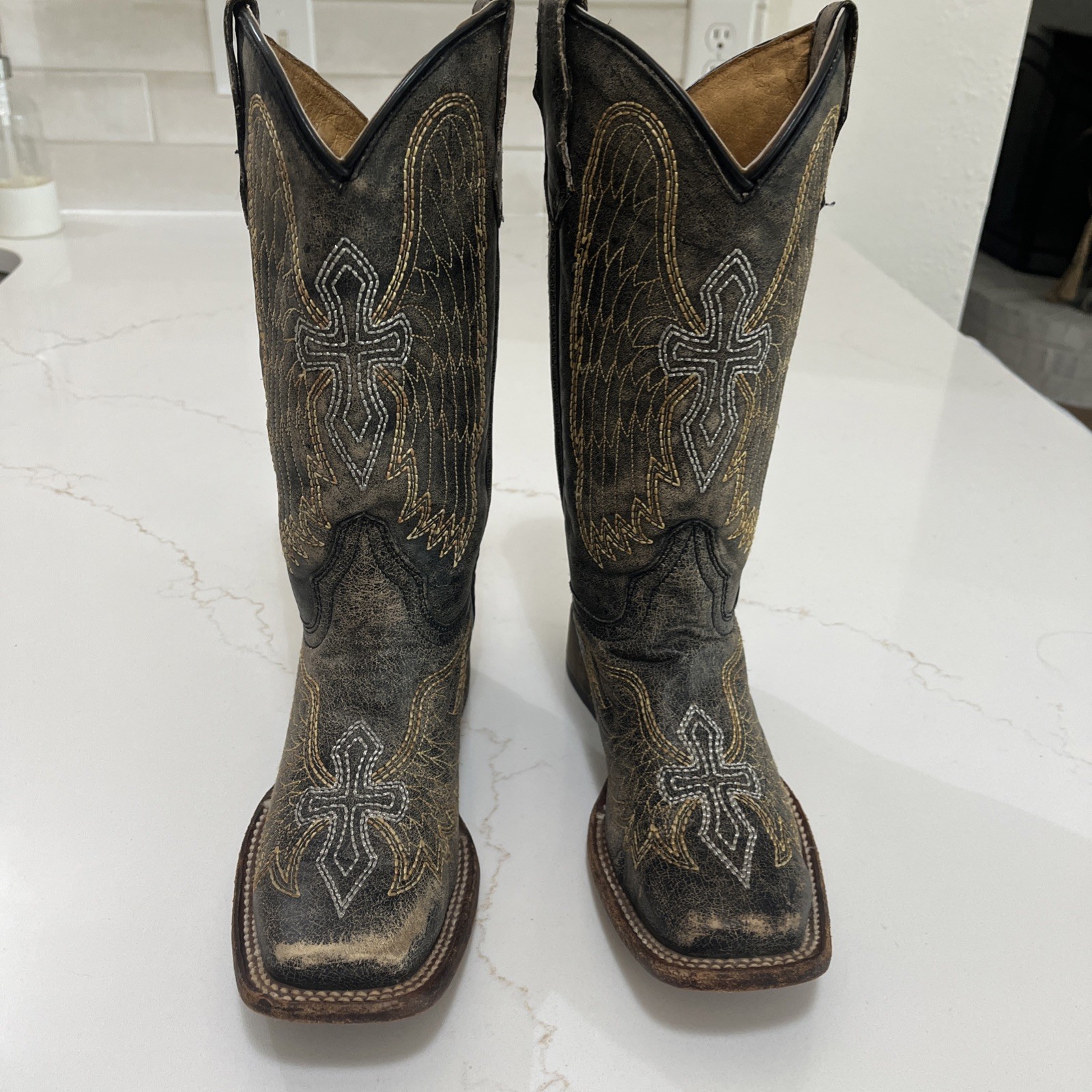 Corral Teen Boots  Size 3 T Western Boots Embroidered Gold Wings Silver Crosses