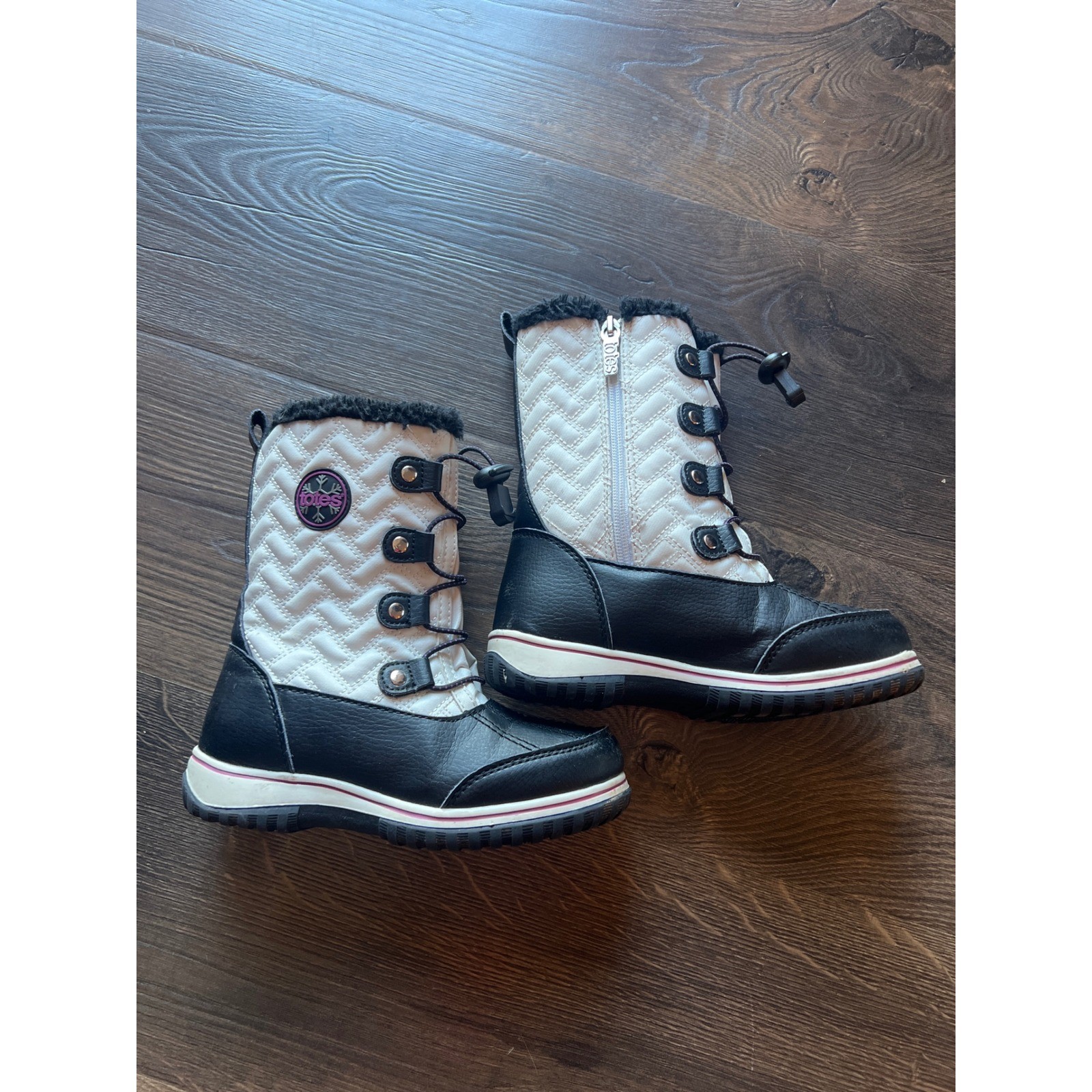 Totes Makenzie Girls Winter Boots White Black Quilted Faux Fur Size 1 Med