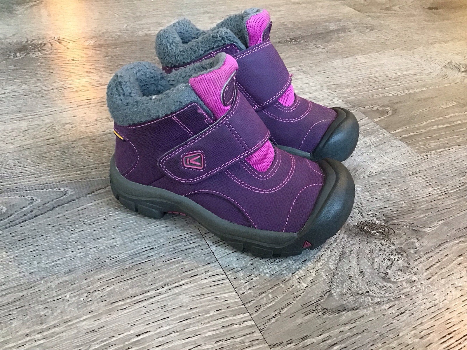 KEEN Kootenay WATERPROOF Youth Girls Size 11 Sherpa LINED Purple SNOW Boots