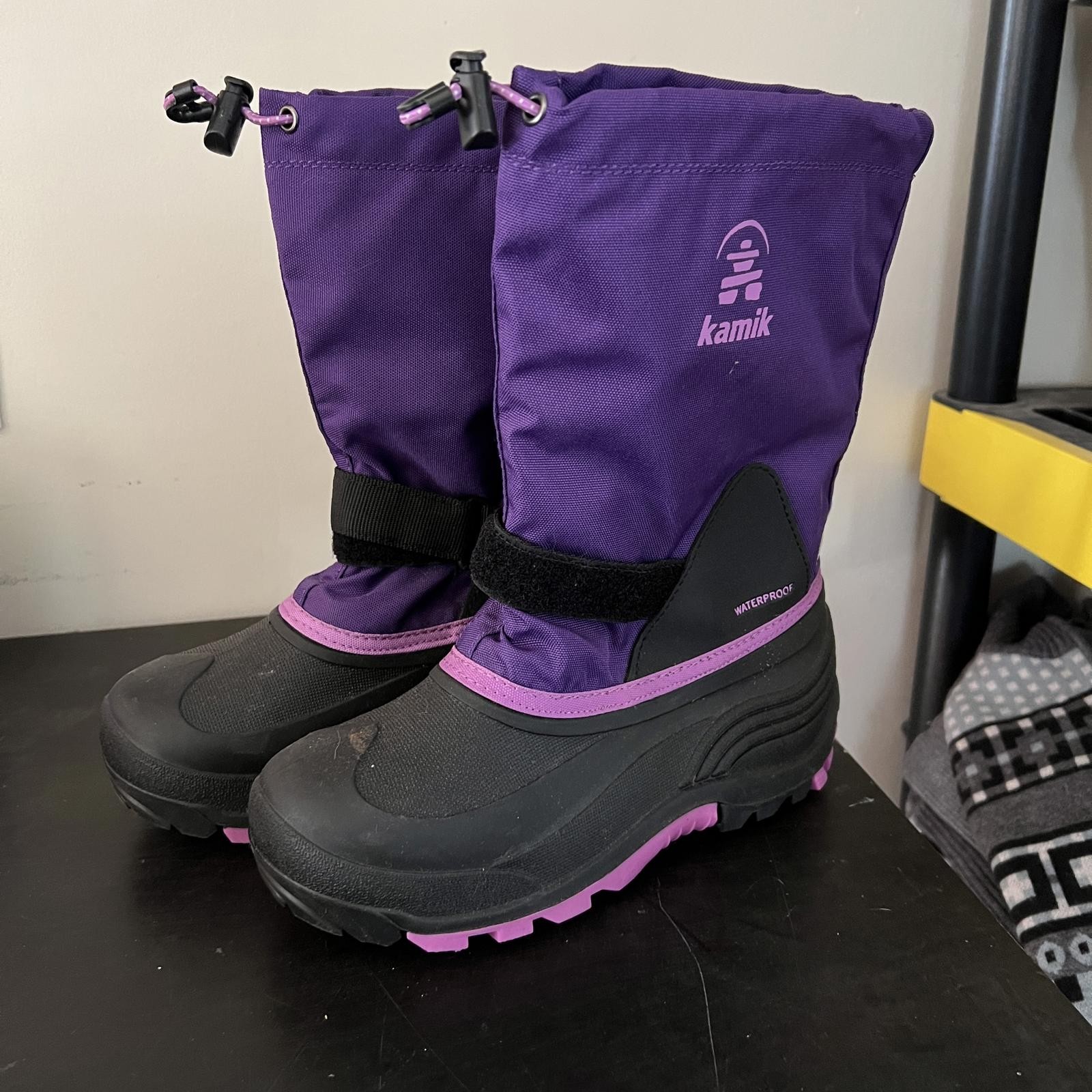 Kamik Womens/Girls Winter Boots Purple and Black Waterproof Snow Boots Size 6