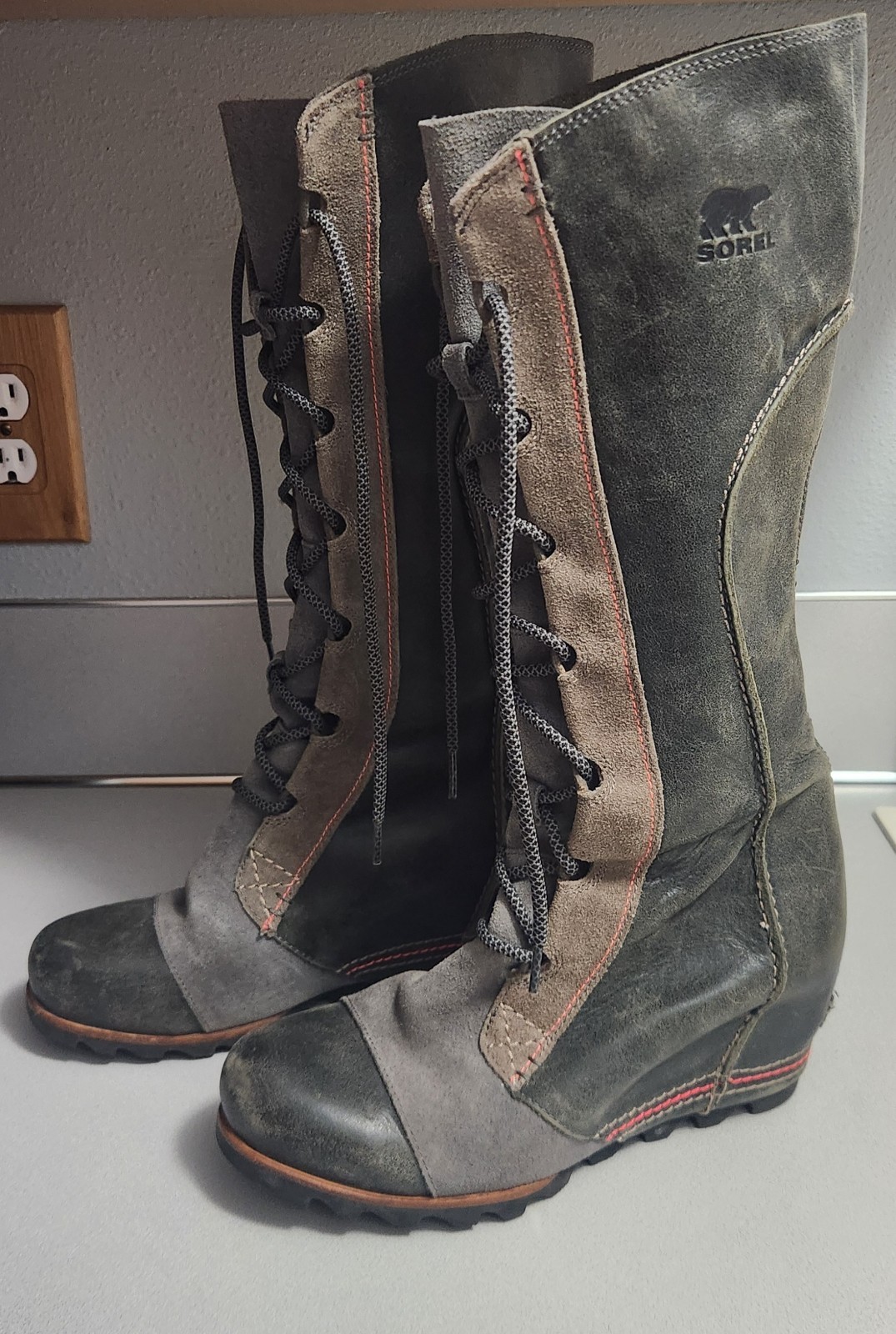 SOREL CATE THE GREAT WEDGE 9.5 Tall GRAY Women Boots Waterproof GUC RARE Lace Up