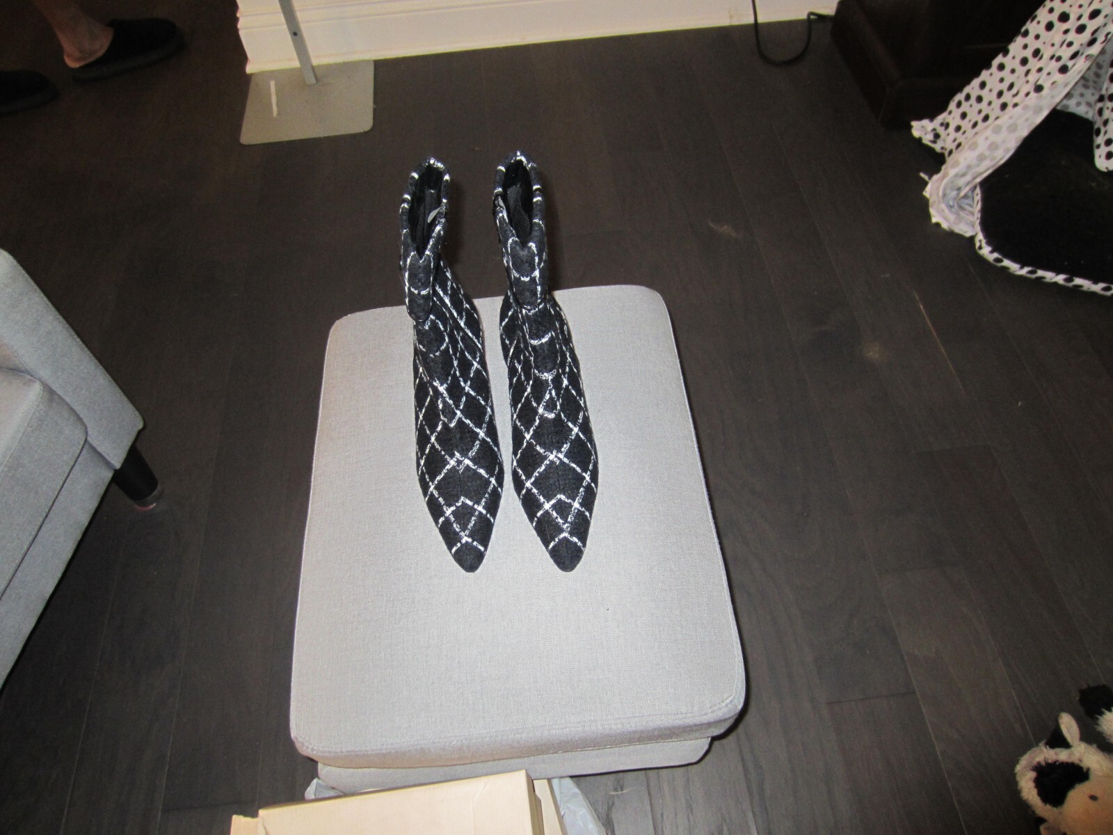 Newport News Women Boots Size 9.5 B Black & White