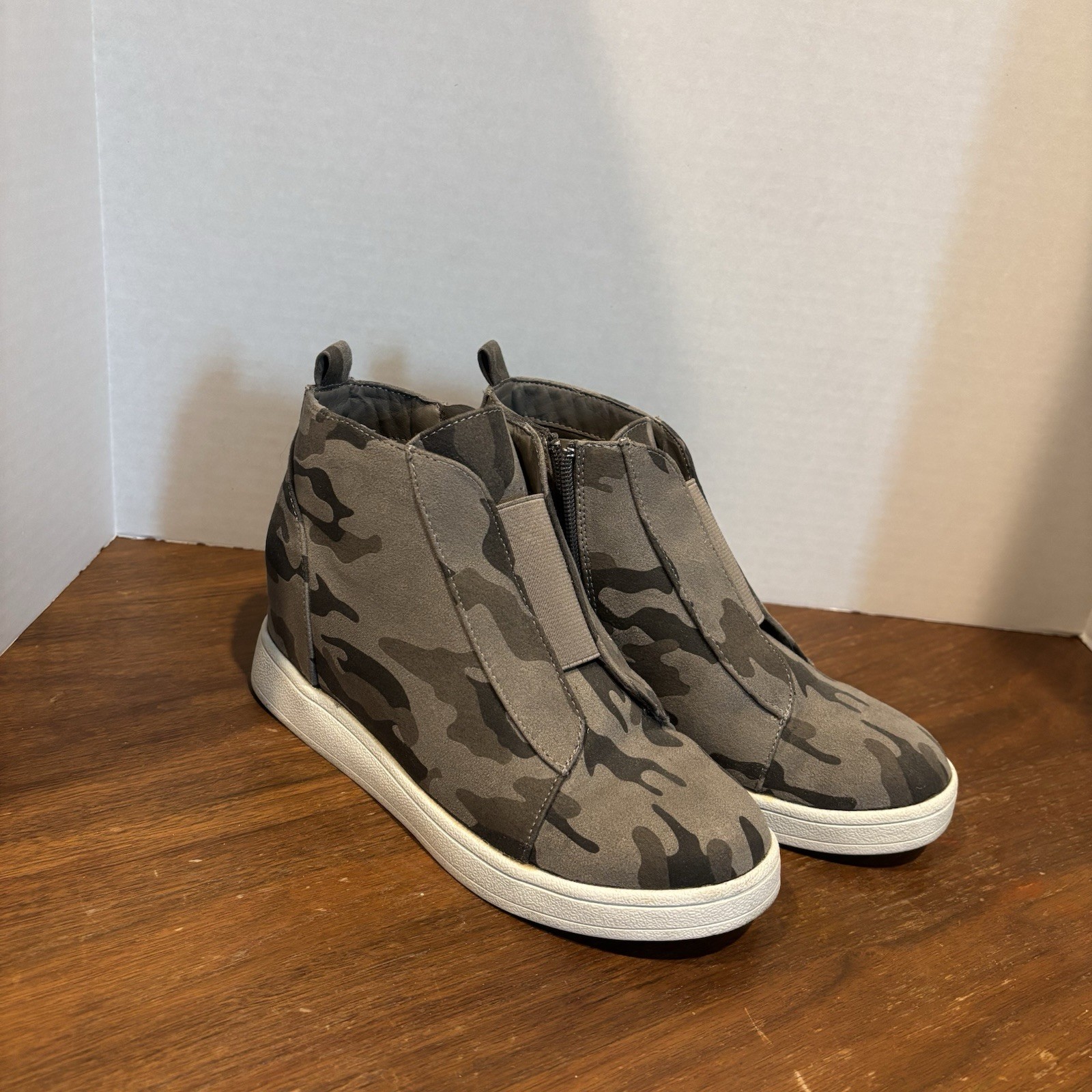 Mia Kids Boots Girls Sz 3  Camo Print With Lift Heels