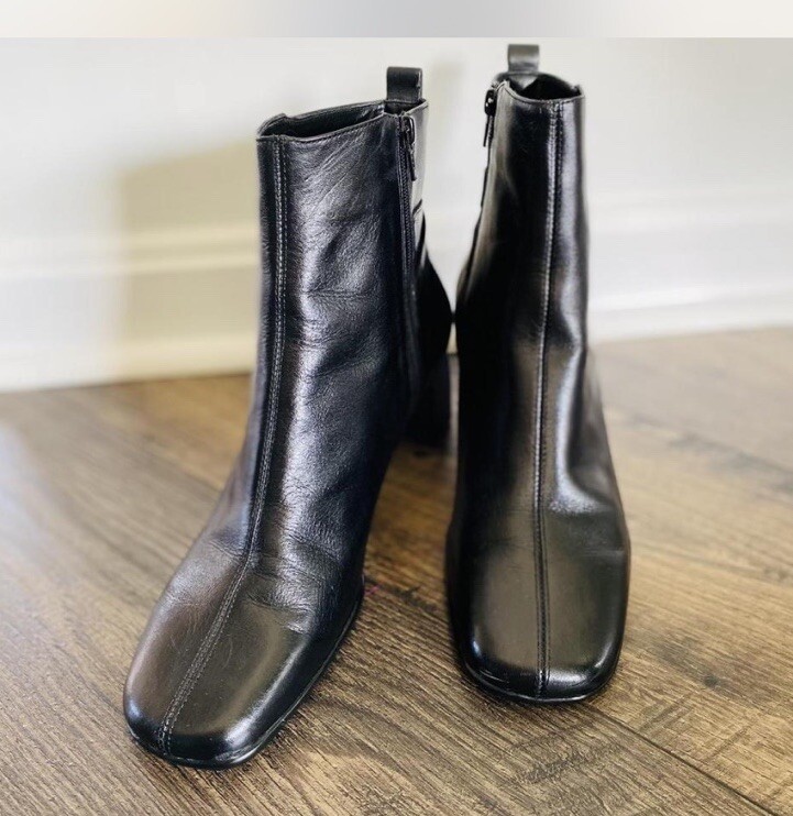 Made In Brazil Genuine Leather Women Boots Sz 8 Ankle Belt Excellent 2”3 Heels