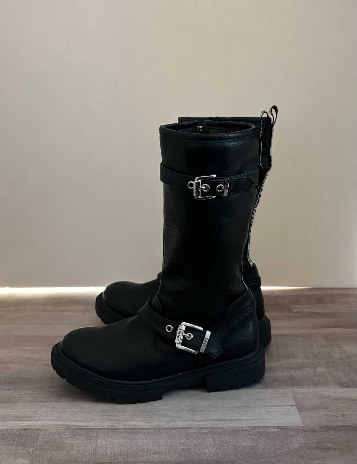 DKNY Girls Black Boots Size 1 Faux Leather Insignia Moto Side Zipper Fashionable